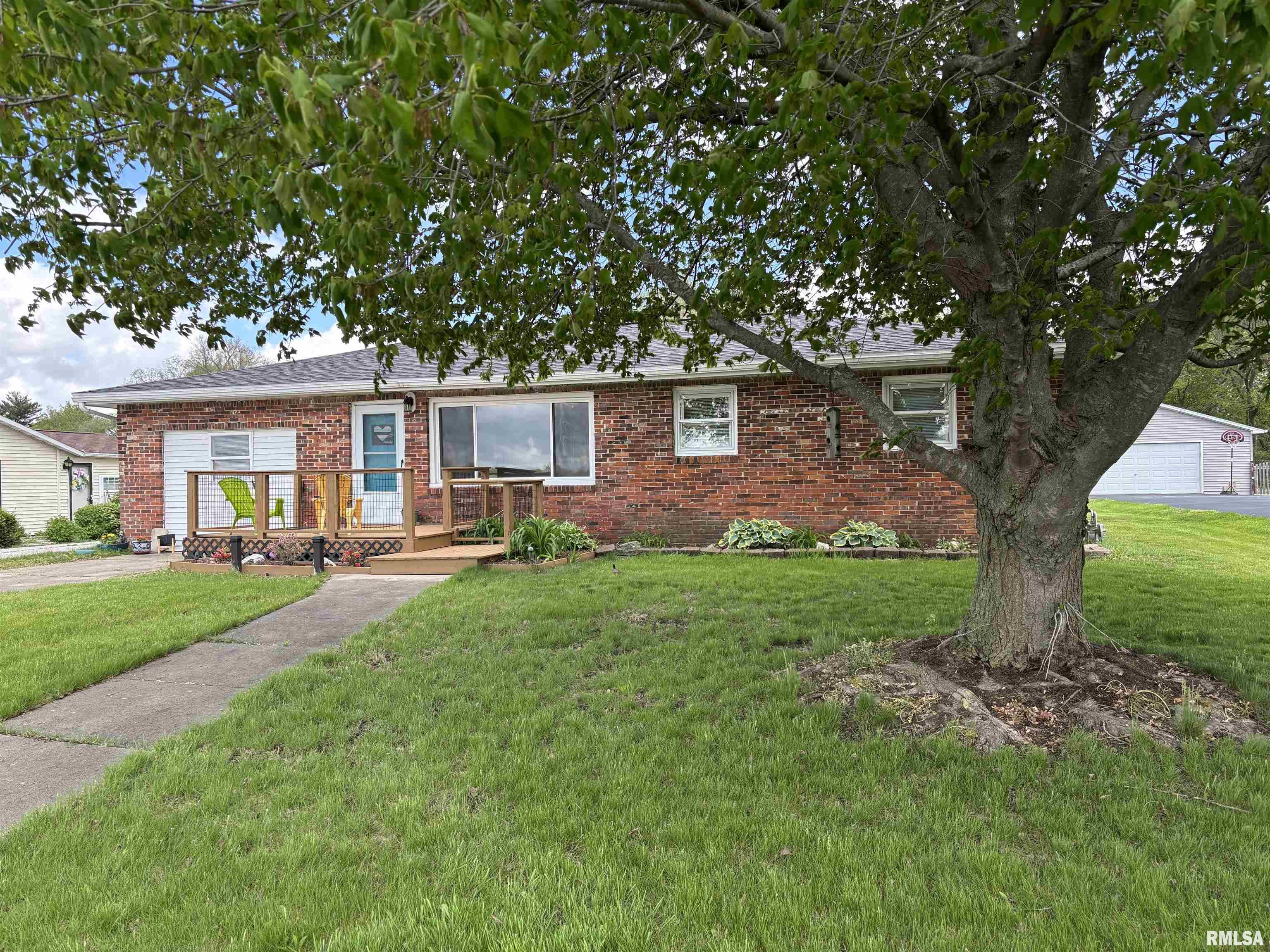 1136 N Diamond Street, Jacksonville, Illinois image 1