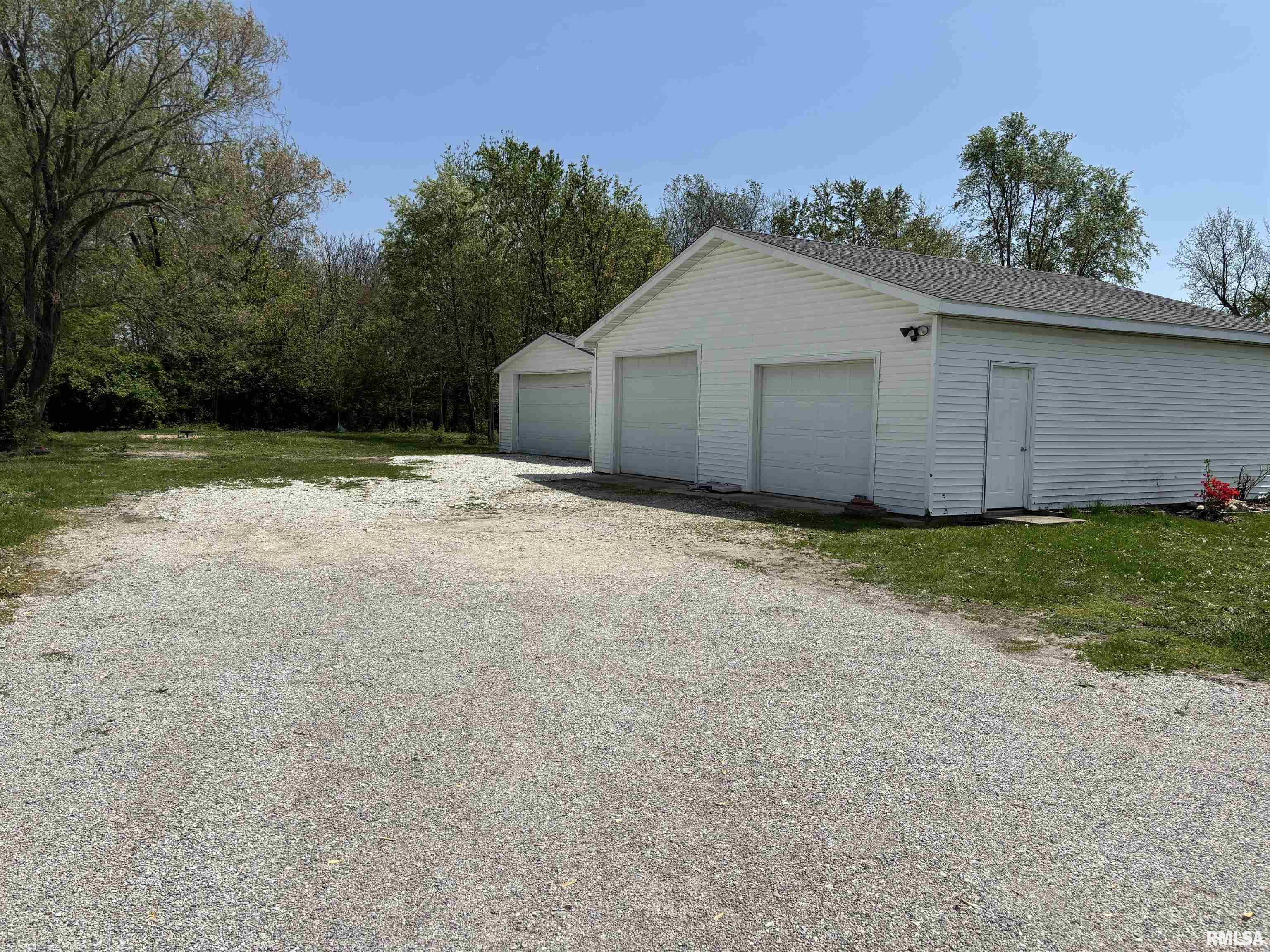 1136 N Diamond Street, Jacksonville, Illinois image 2