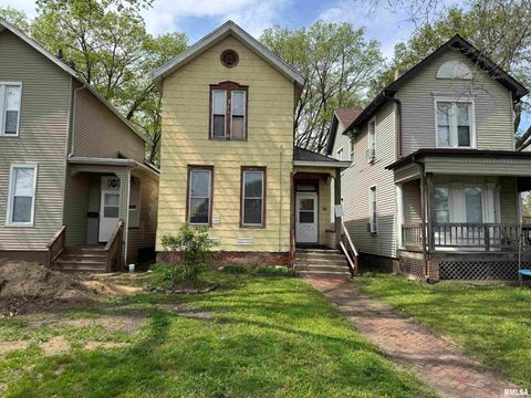 Photo of 805 NE MADISON Avenue, Peoria, IL 61603 (MLS # PA1265762)