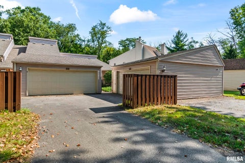 Condo For Sale - 5 Country Place<br/> Springfield, IL 62703