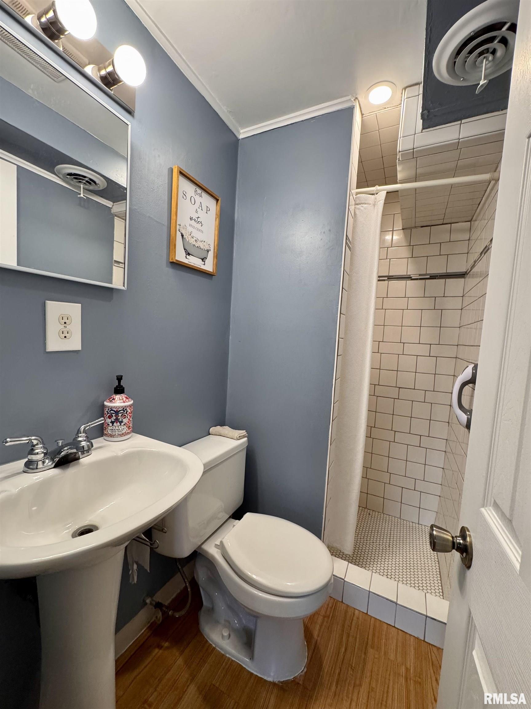940 Memorial Drive, Macomb, Illinois image 20