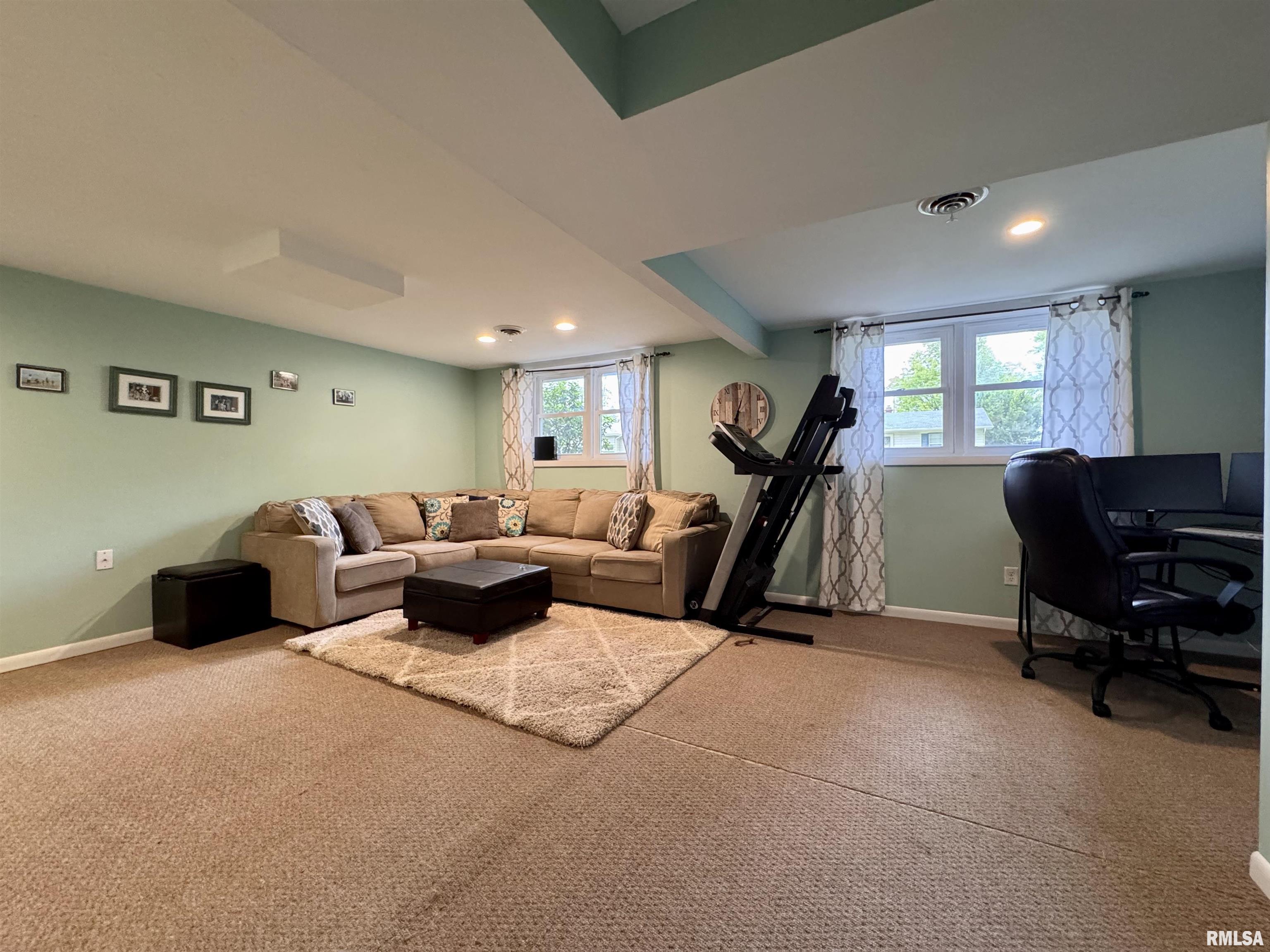 940 Memorial Drive, Macomb, Illinois image 18