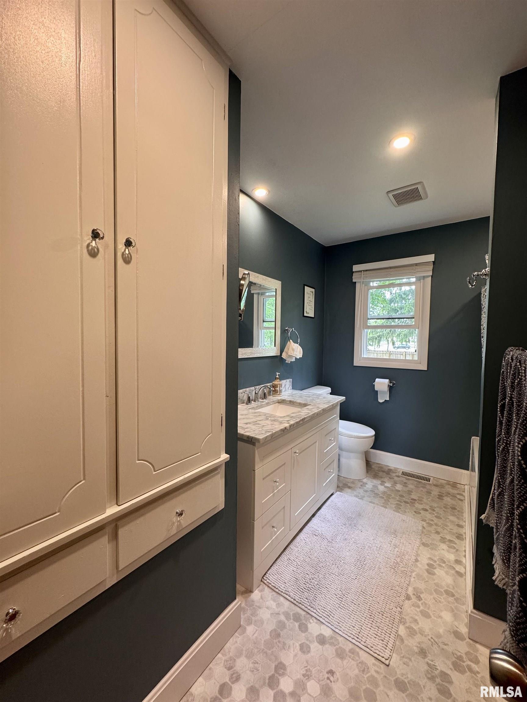 940 Memorial Drive, Macomb, Illinois image 15