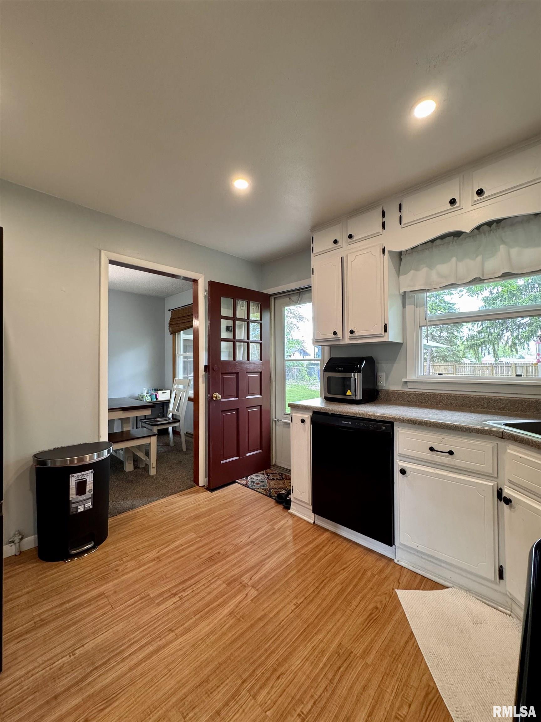 940 Memorial Drive, Macomb, Illinois image 11