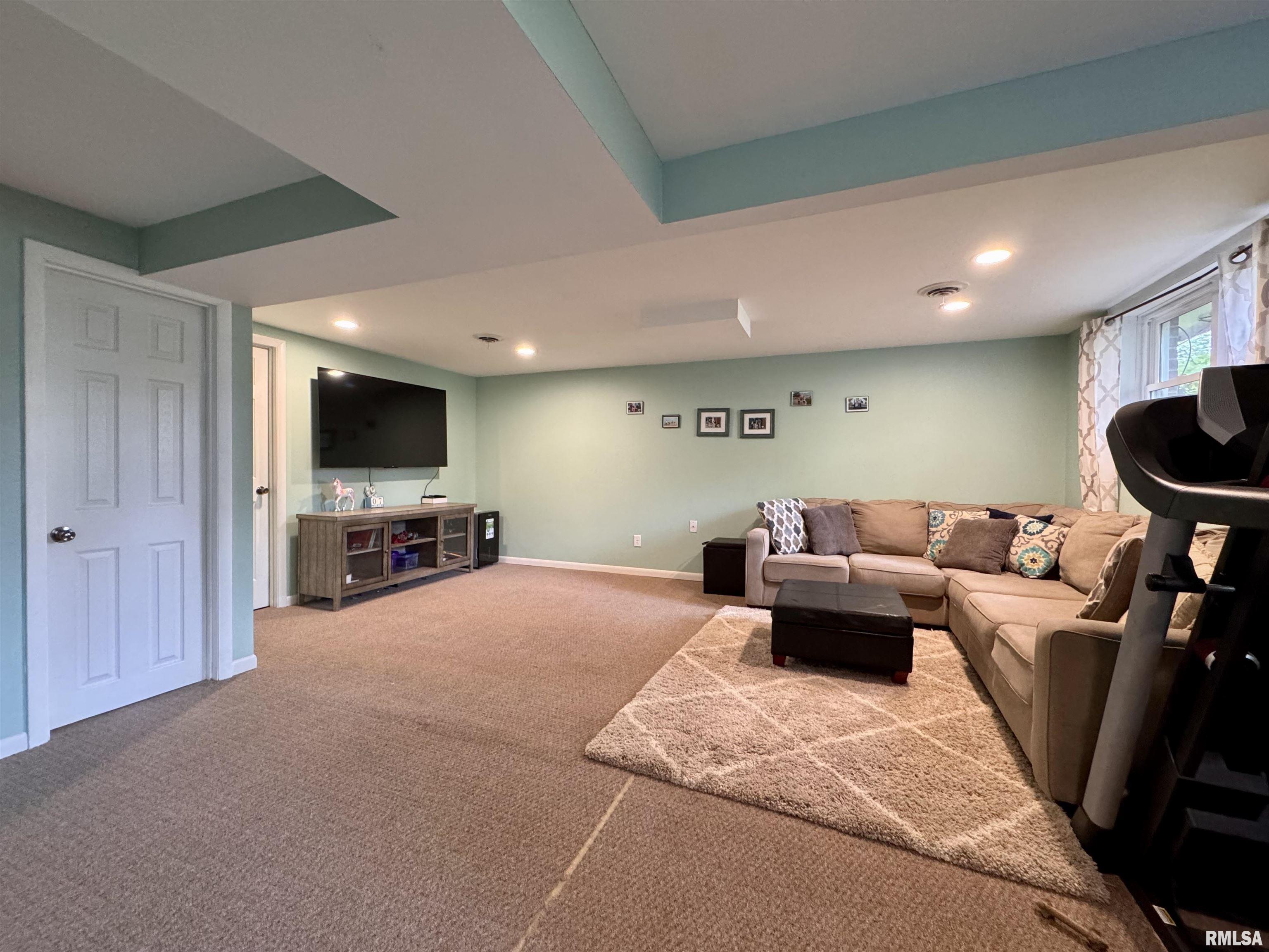940 Memorial Drive, Macomb, Illinois image 19
