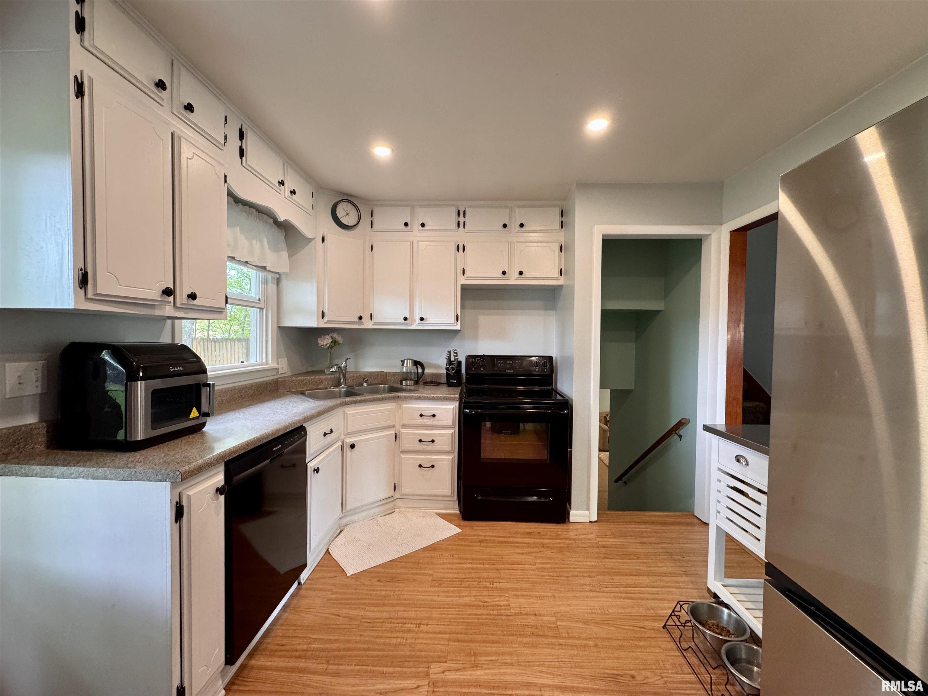 940 Memorial Drive, Macomb, Illinois image 8