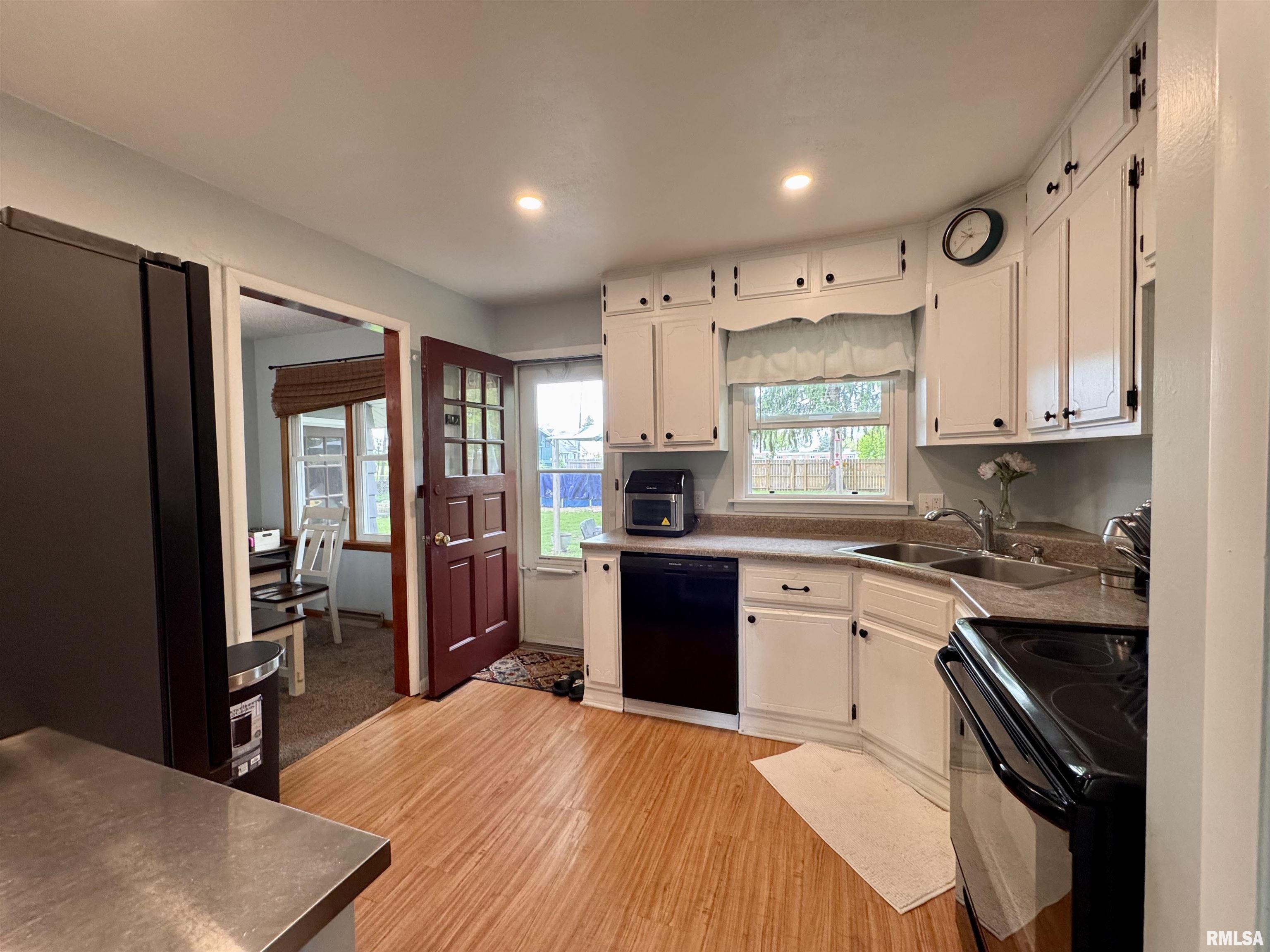 940 Memorial Drive, Macomb, Illinois image 9