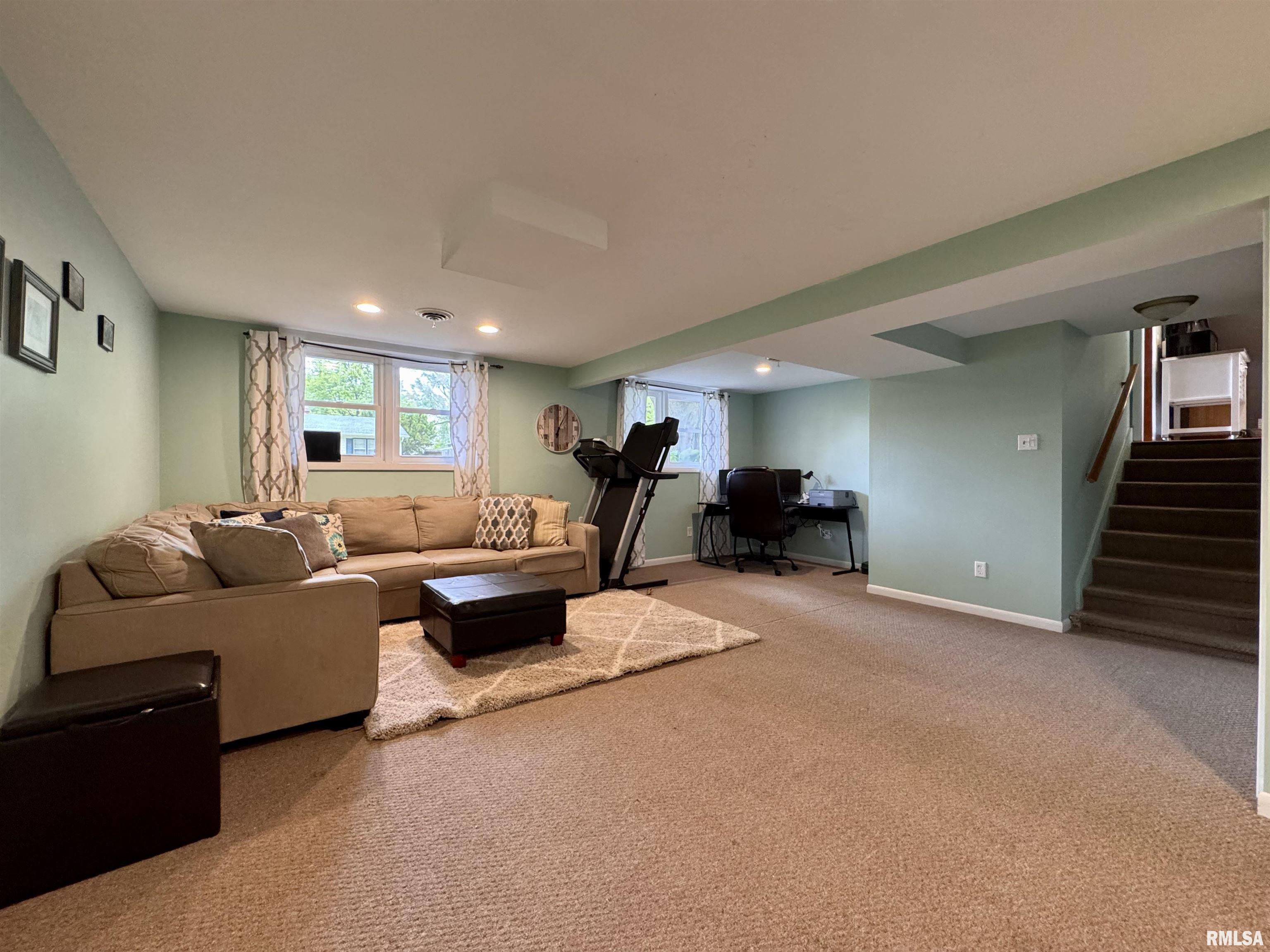940 Memorial Drive, Macomb, Illinois image 17