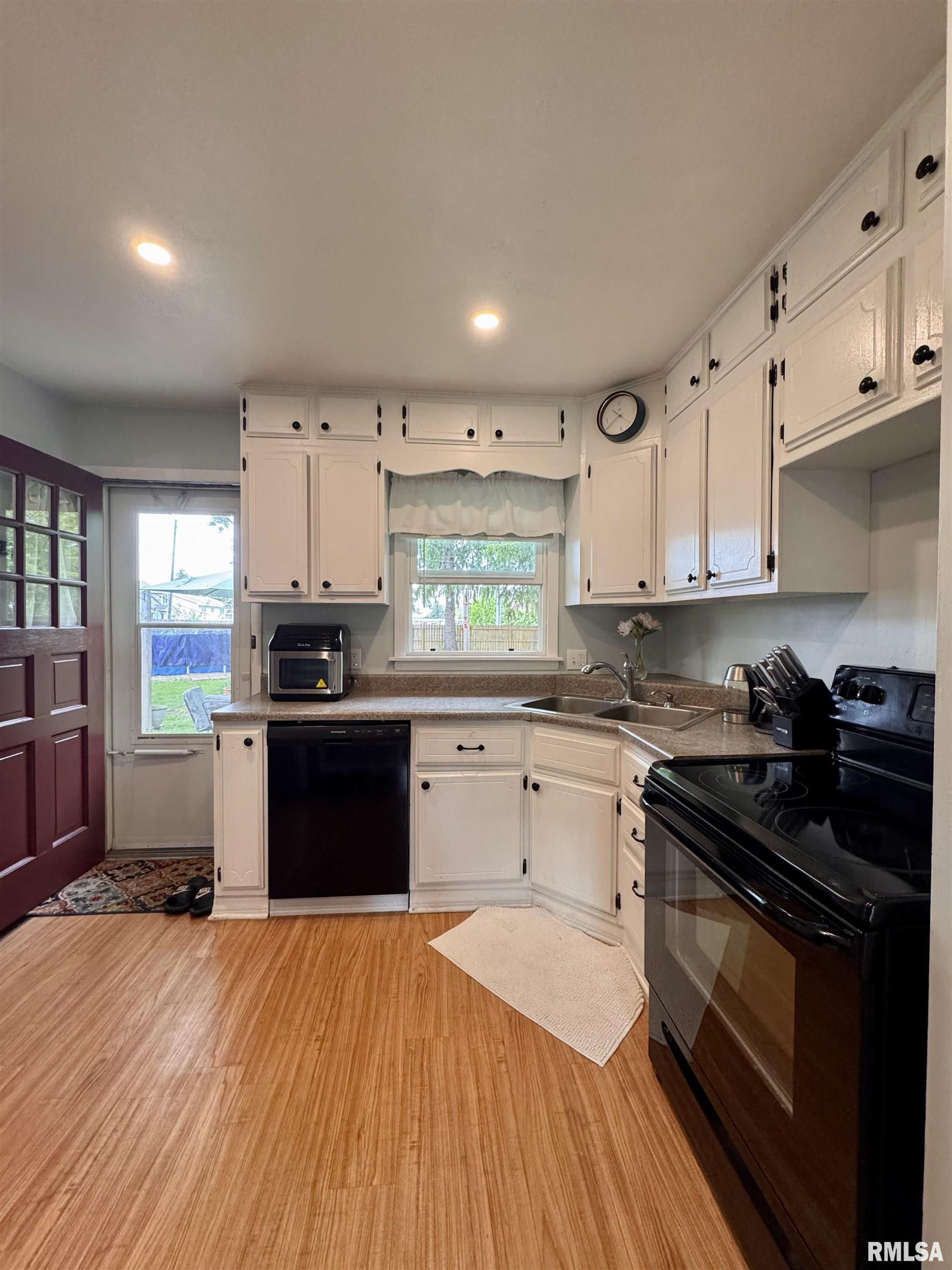 940 Memorial Drive, Macomb, Illinois image 10