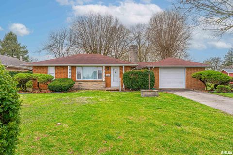 Homes For Sale - 1717 Pekin Street<br/> Logan County, Lincoln, IL 62656