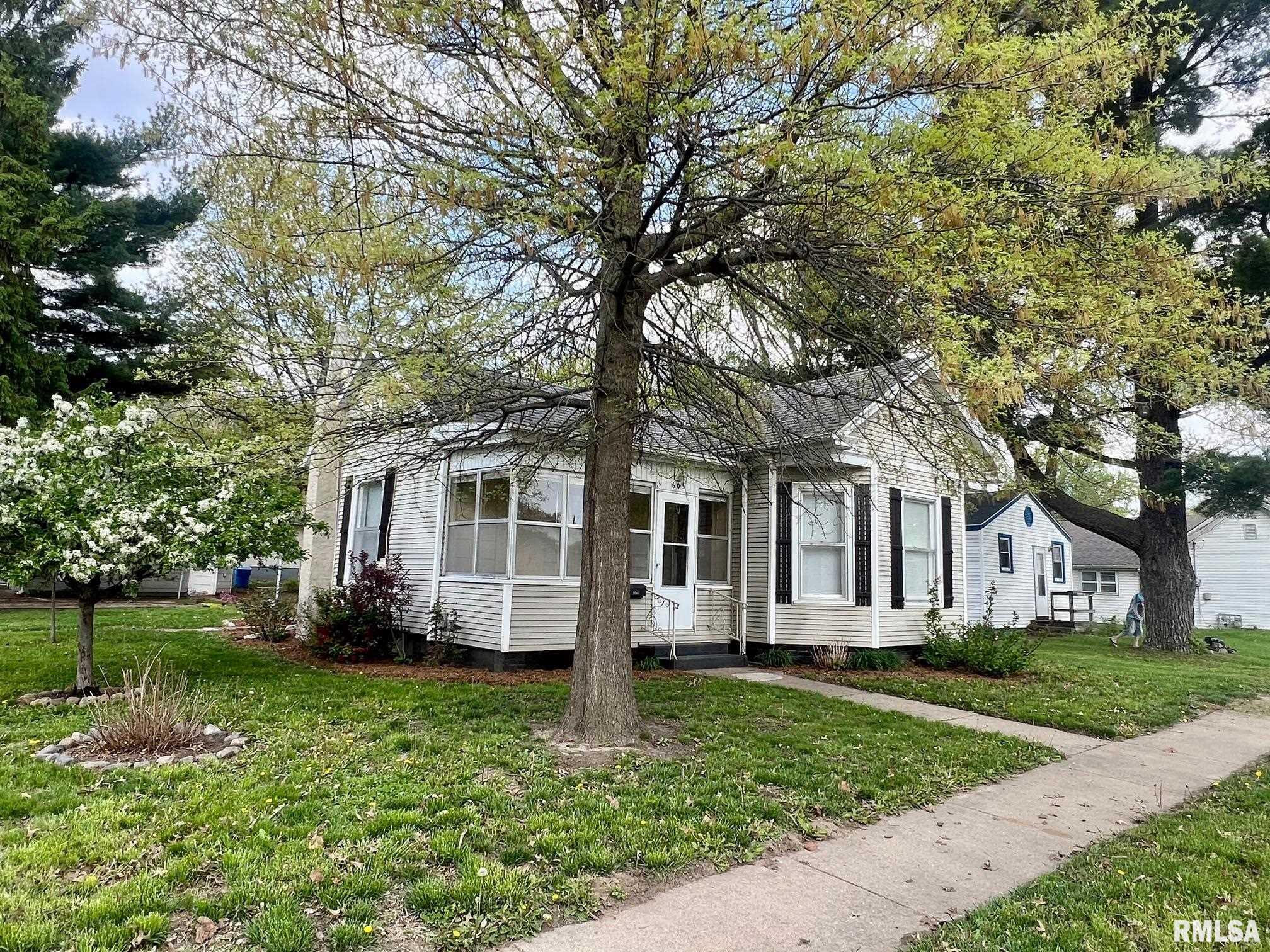 605 N 6th Street, Petersburg, Illinois image 1