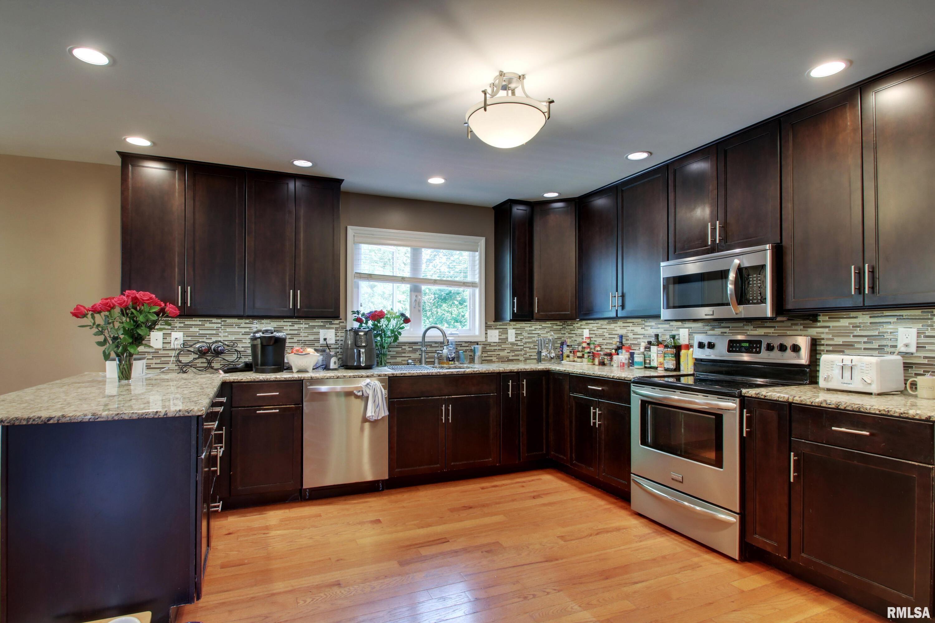 507 W Fairway Drive, Quincy, Illinois image 3