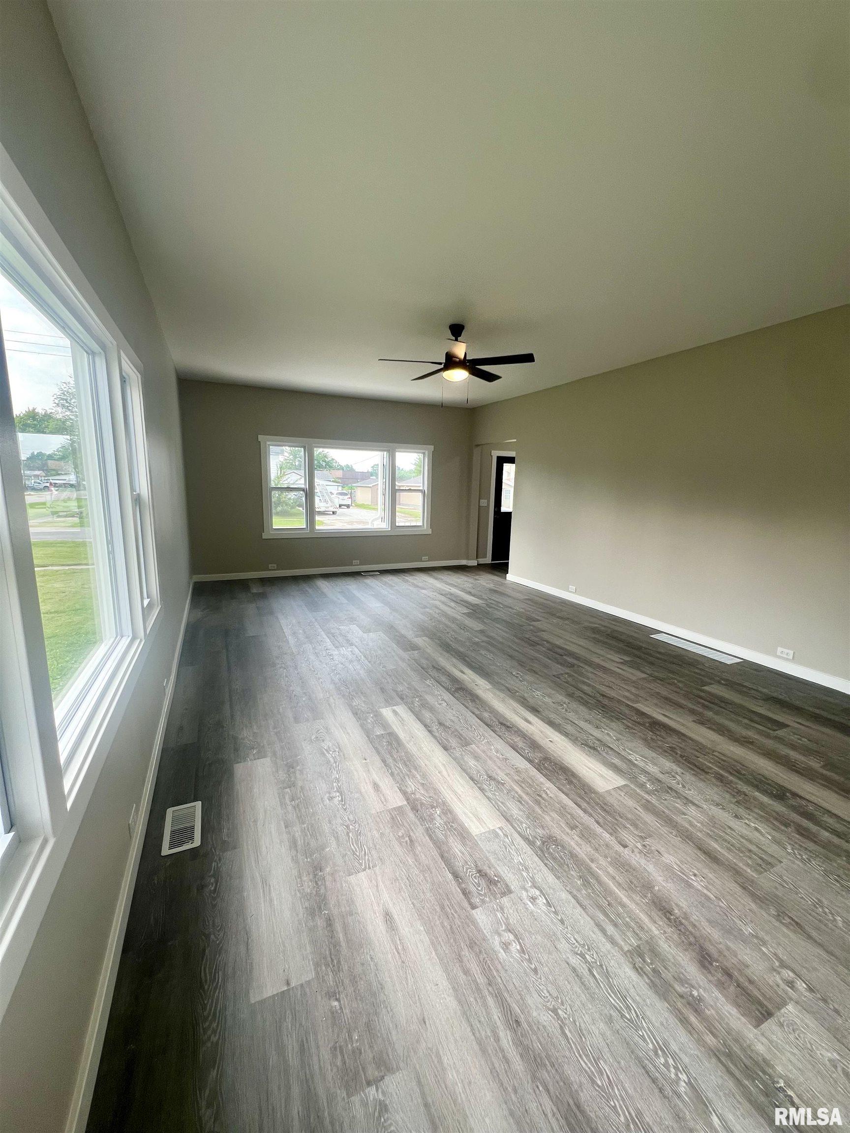 111 W Prairie Street, Camp Point, Illinois image 8