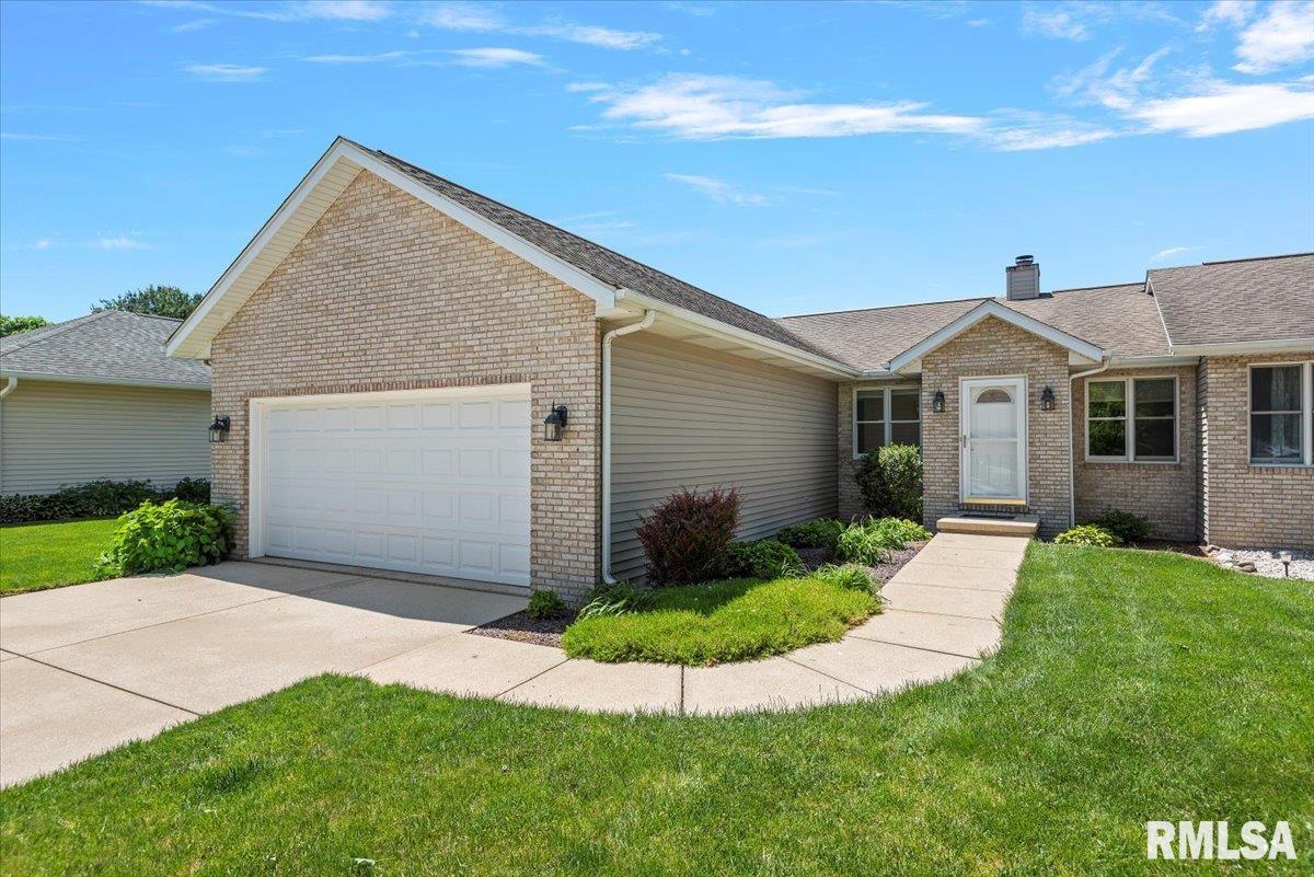 1607 Thornhill Drive, Springfield, Illinois image 1