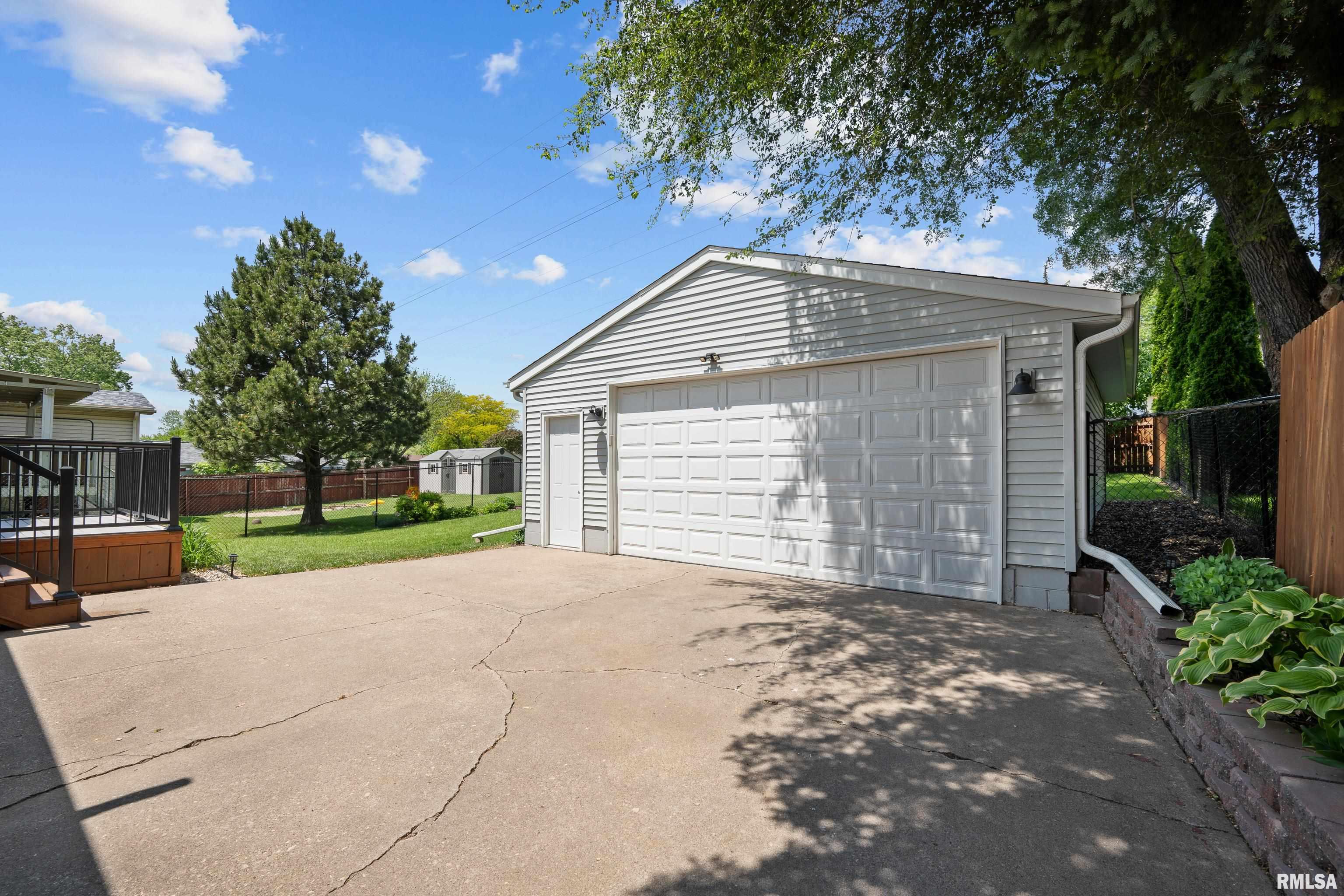 2614 W 59th Street, Davenport, Iowa image 4