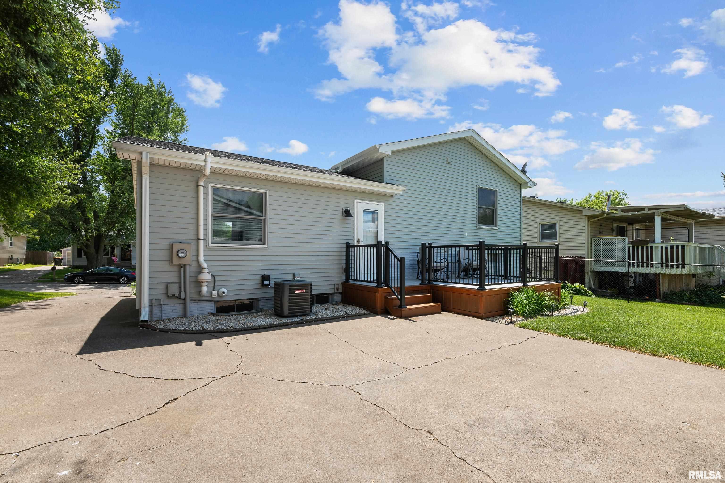 2614 W 59th Street, Davenport, Iowa image 3