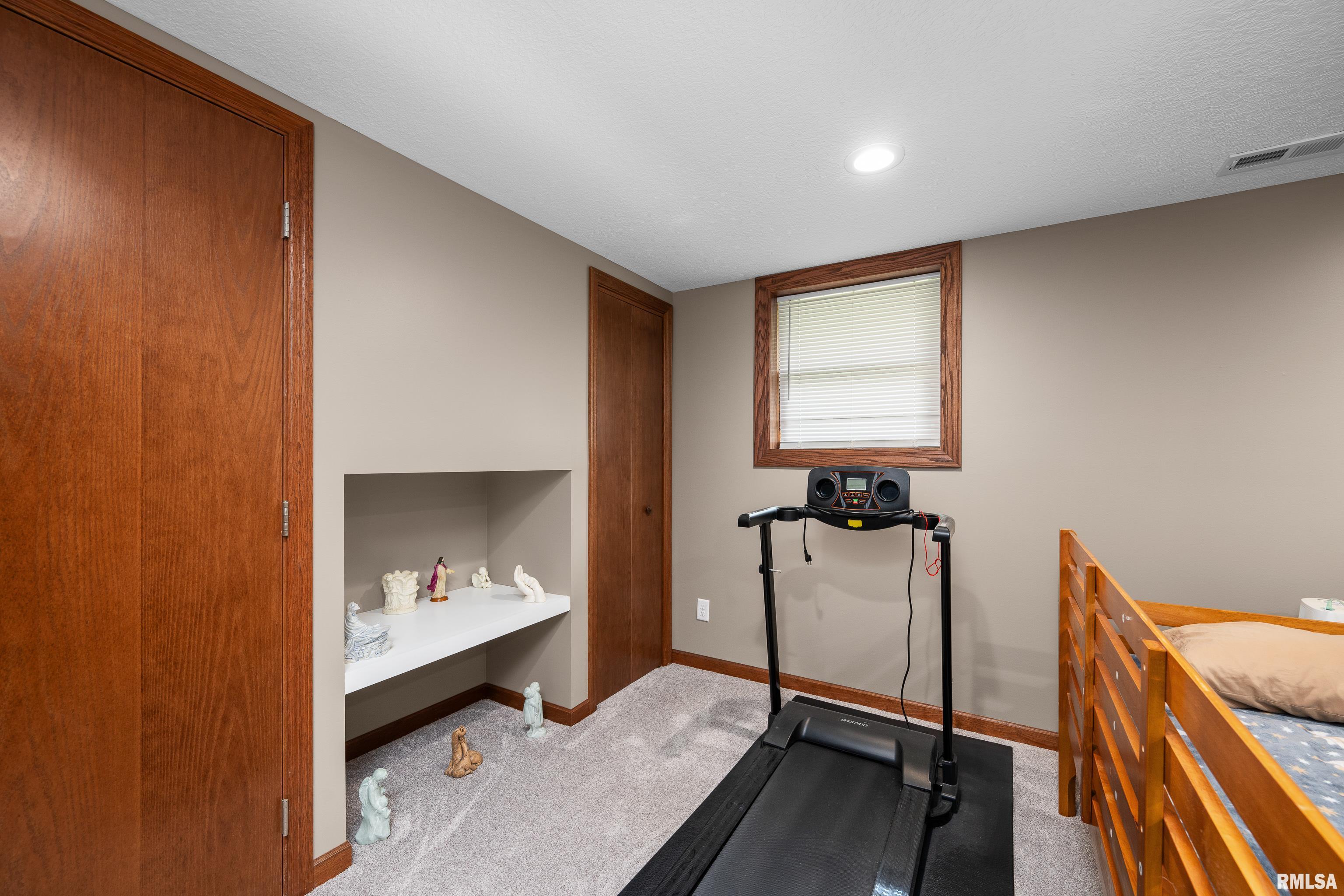 2614 W 59th Street, Davenport, Iowa image 23