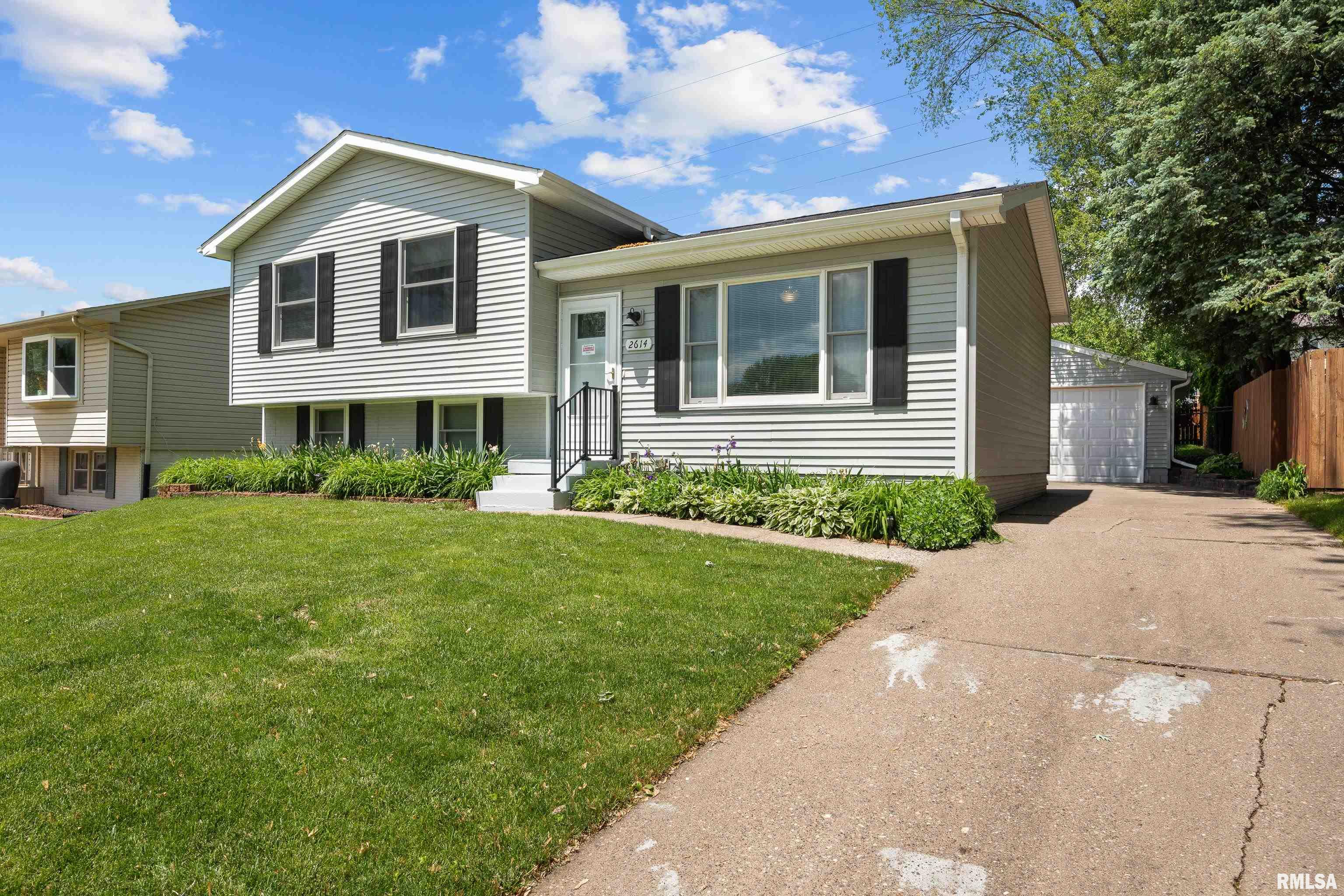 2614 W 59th Street, Davenport, Iowa image 2