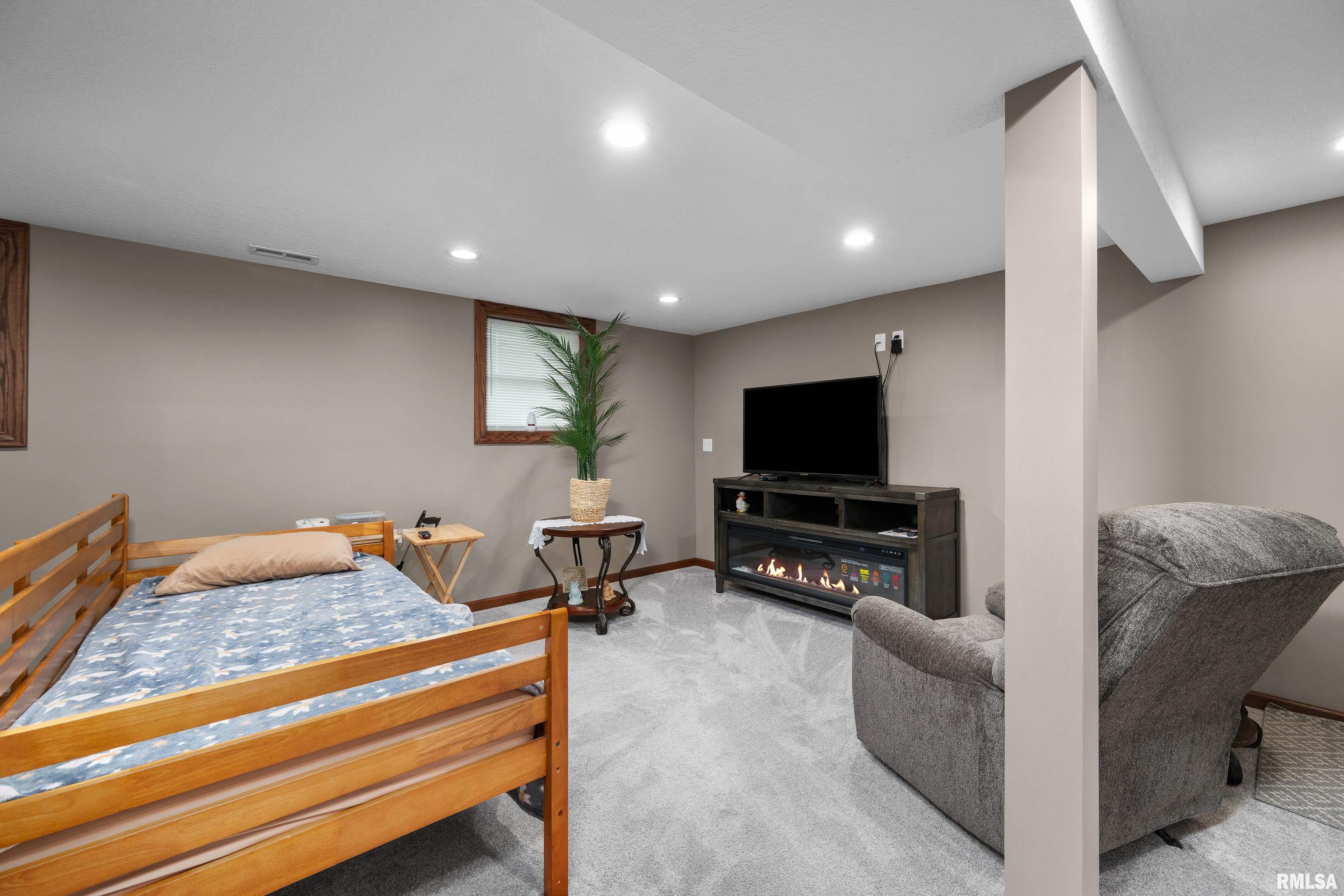 2614 W 59th Street, Davenport, Iowa image 19