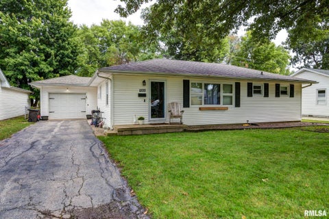 Homes For Sale - 1200 Brown Court<br/> Taylorville, IL 62568