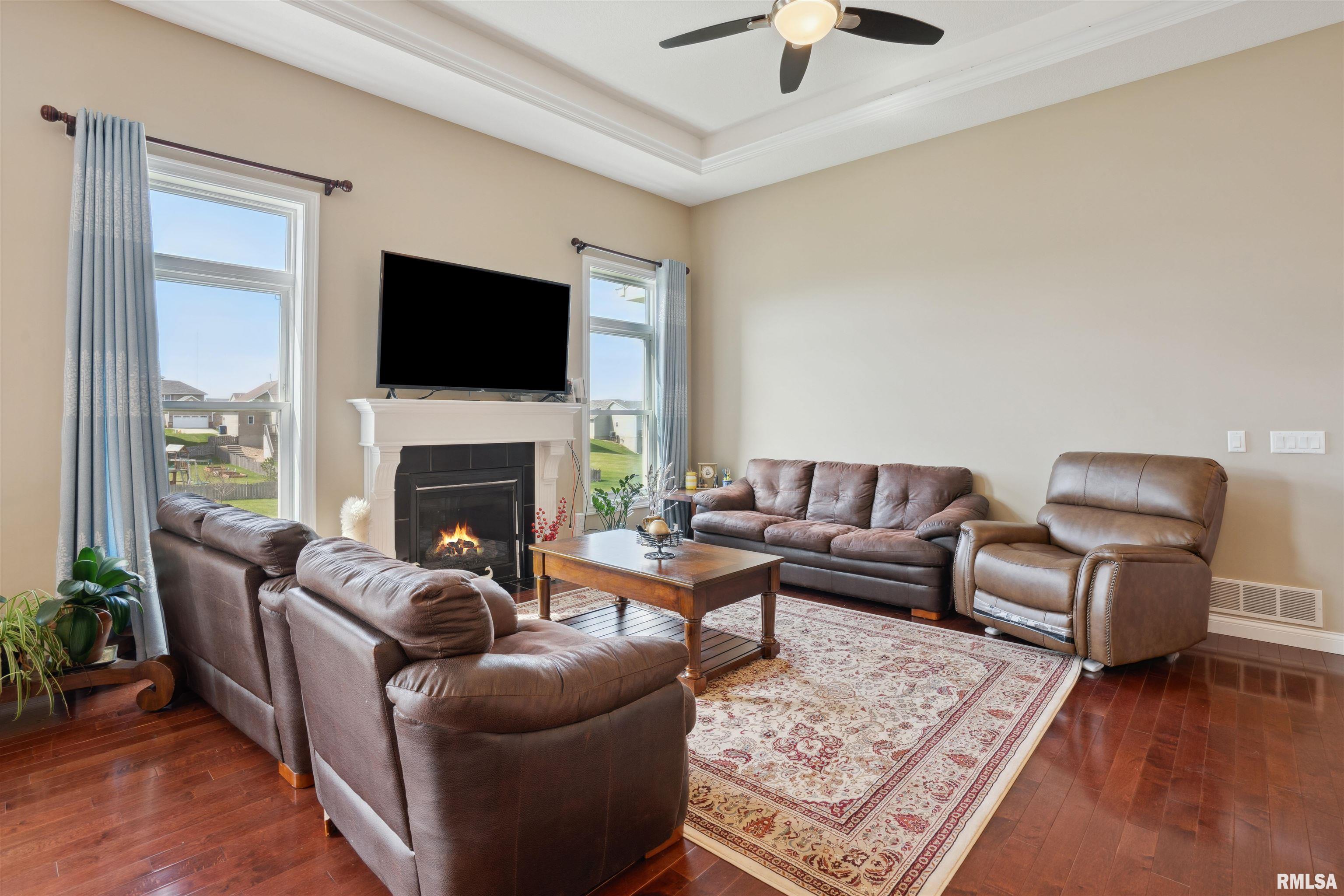 4377 Happiness Lane, Bettendorf, Iowa image 5