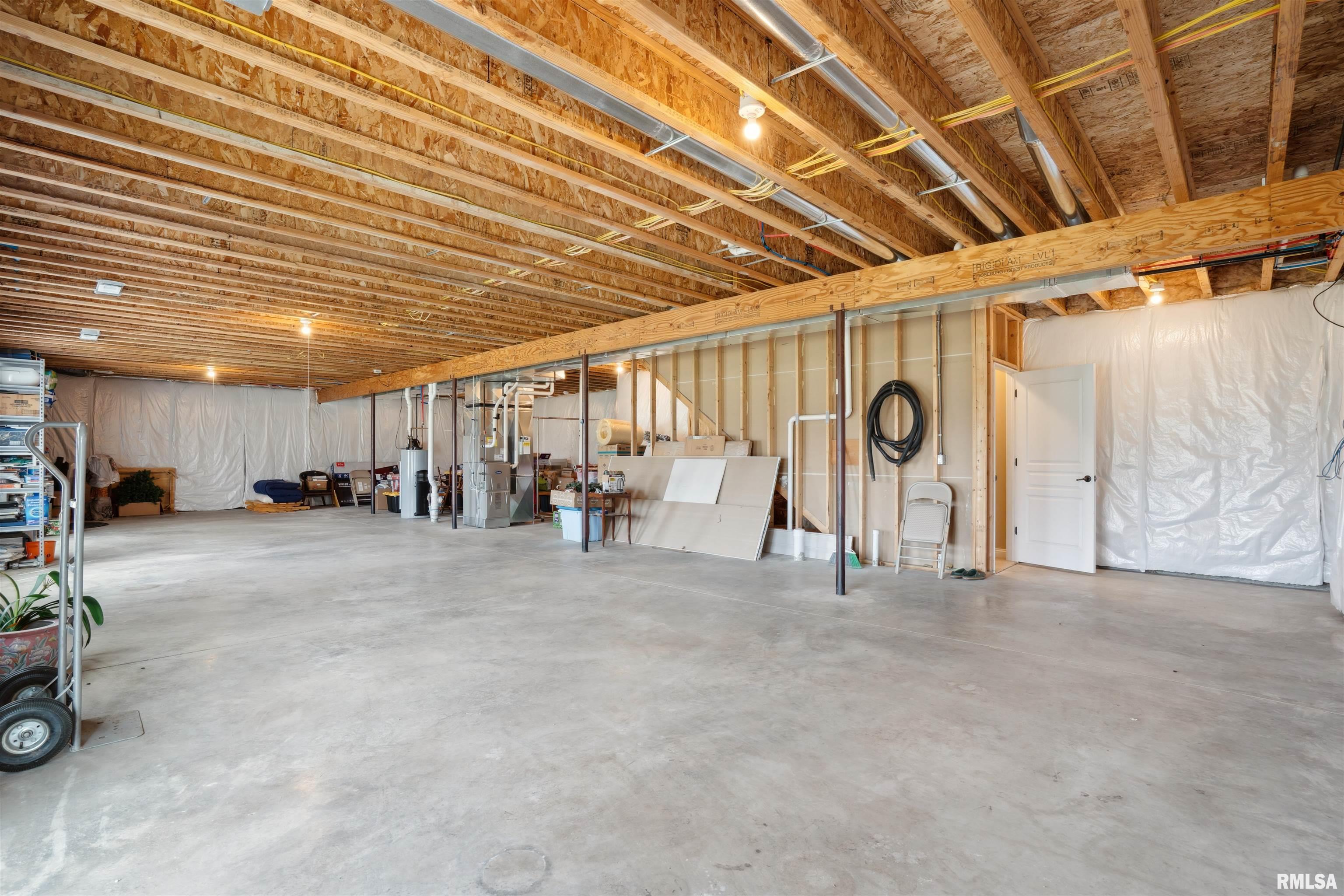 4377 Happiness Lane, Bettendorf, Iowa image 27