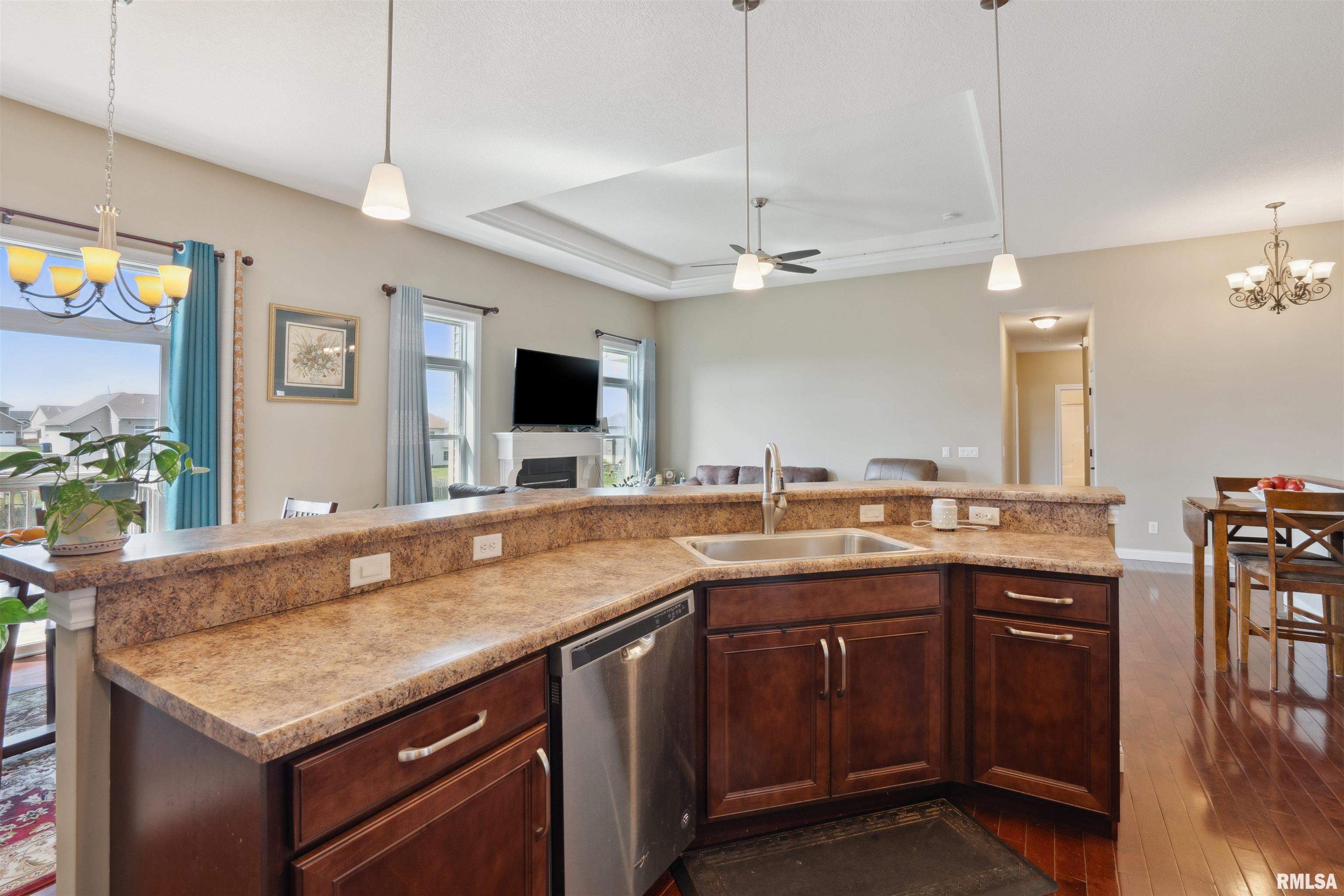 4377 Happiness Lane, Bettendorf, Iowa image 8