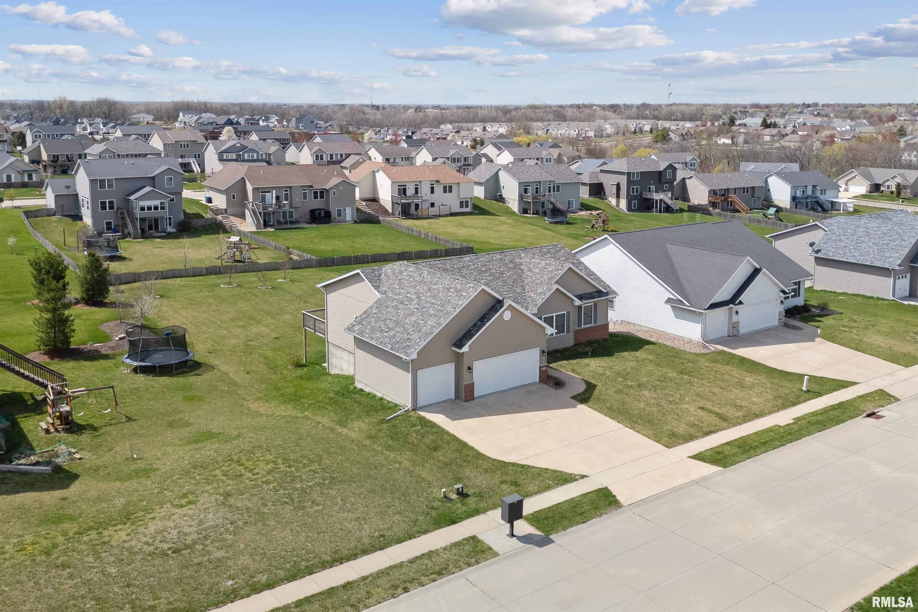4377 Happiness Lane, Bettendorf, Iowa image 32