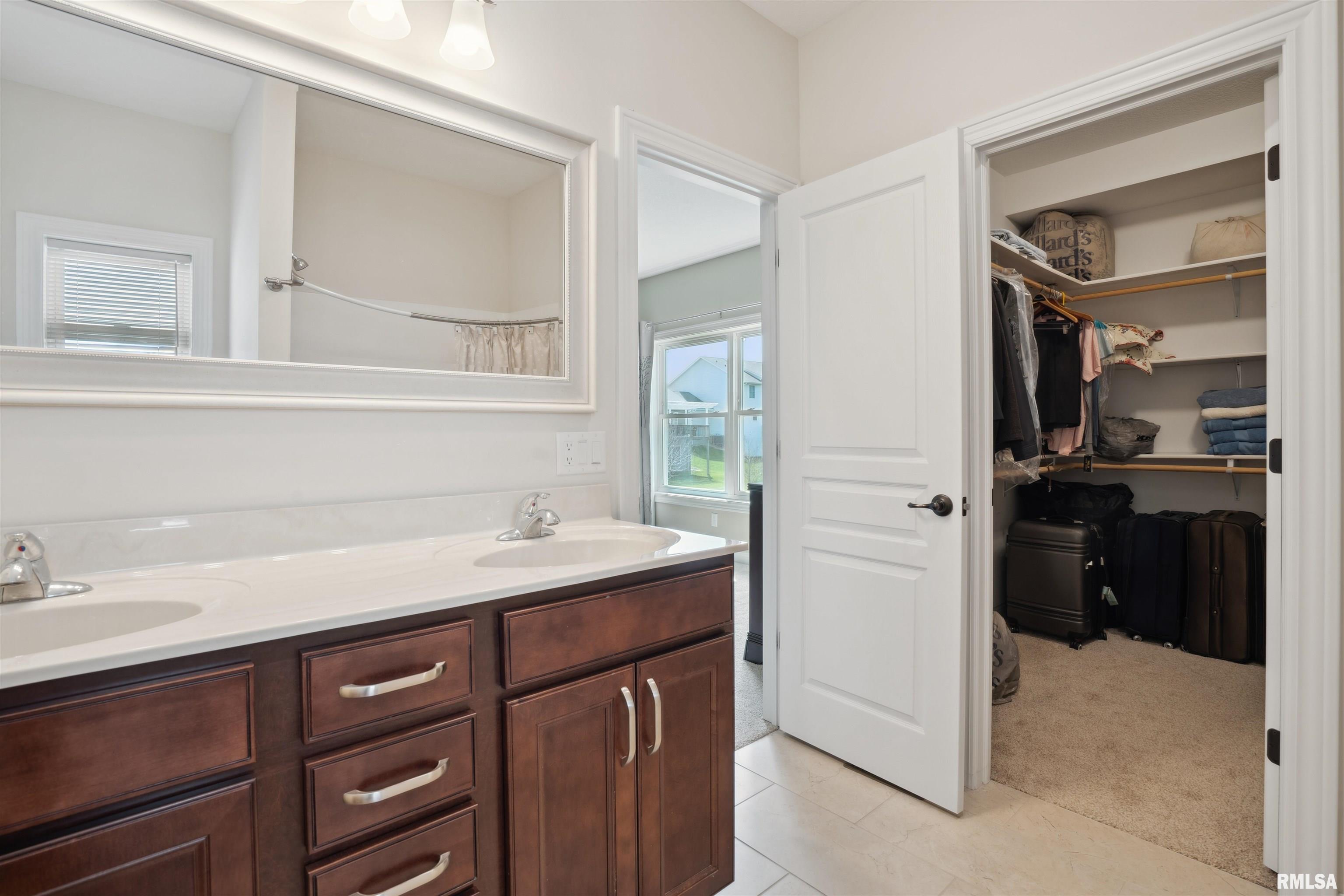 4377 Happiness Lane, Bettendorf, Iowa image 18
