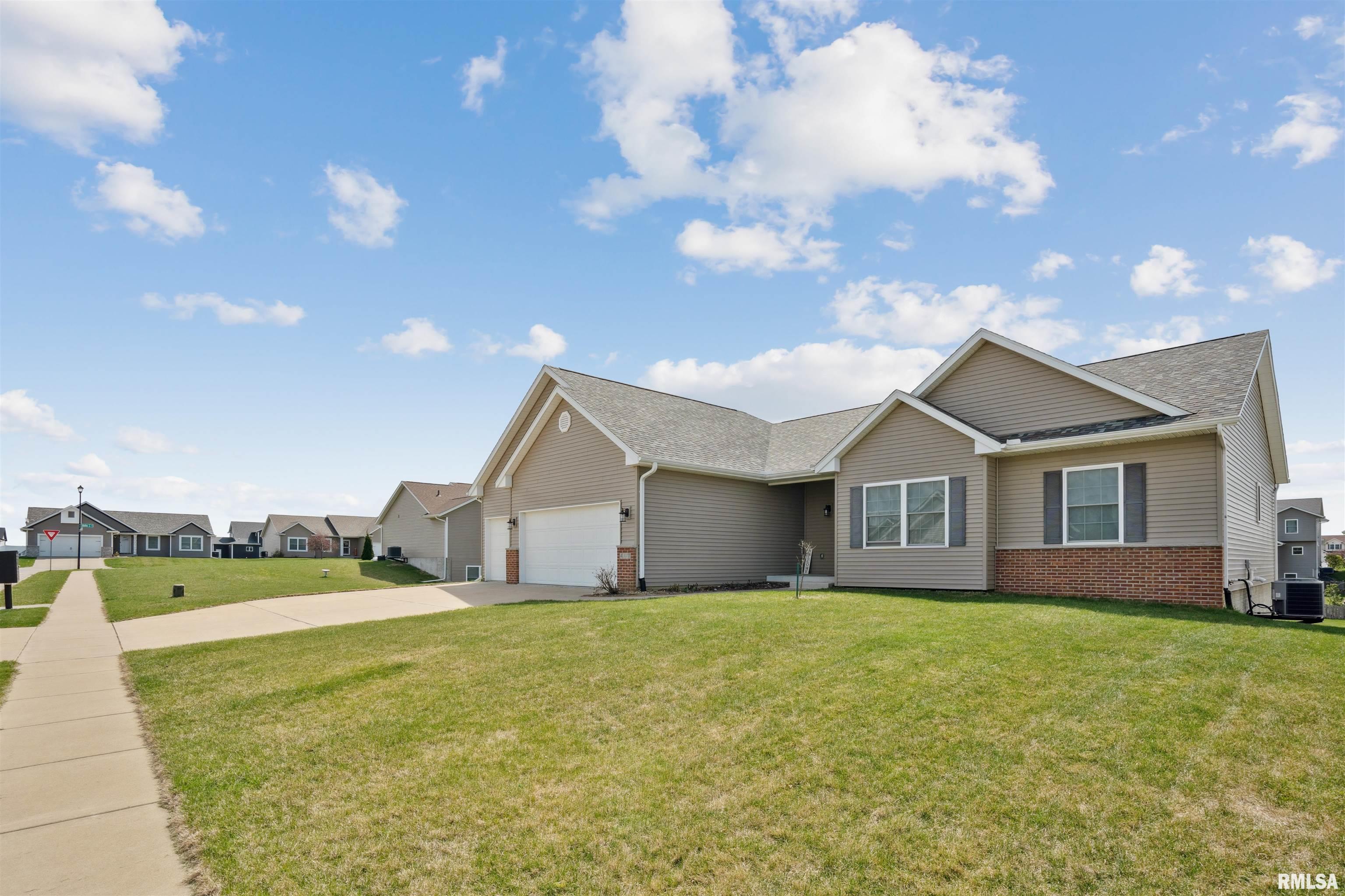 4377 Happiness Lane, Bettendorf, Iowa image 31