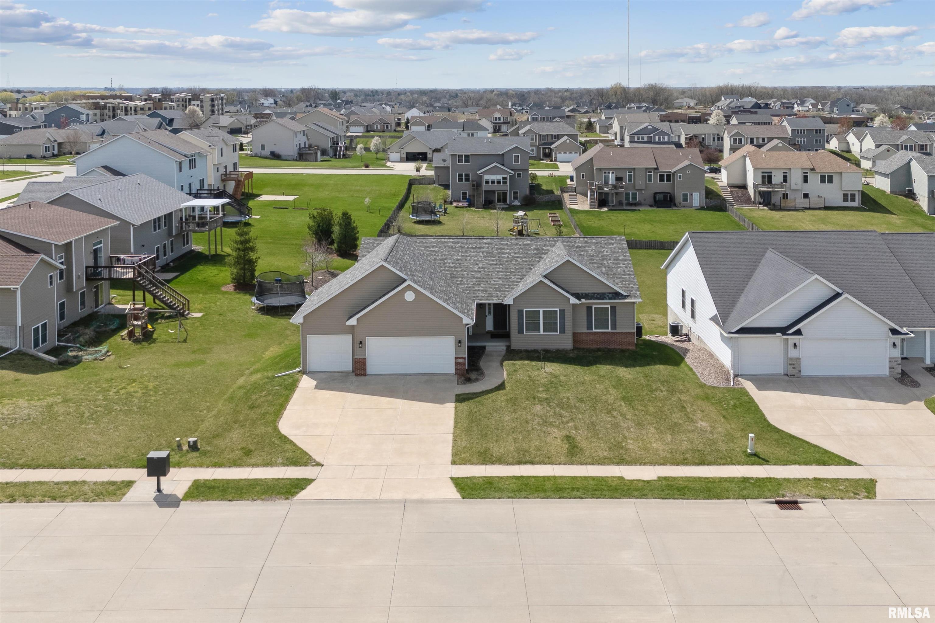 4377 Happiness Lane, Bettendorf, Iowa image 30