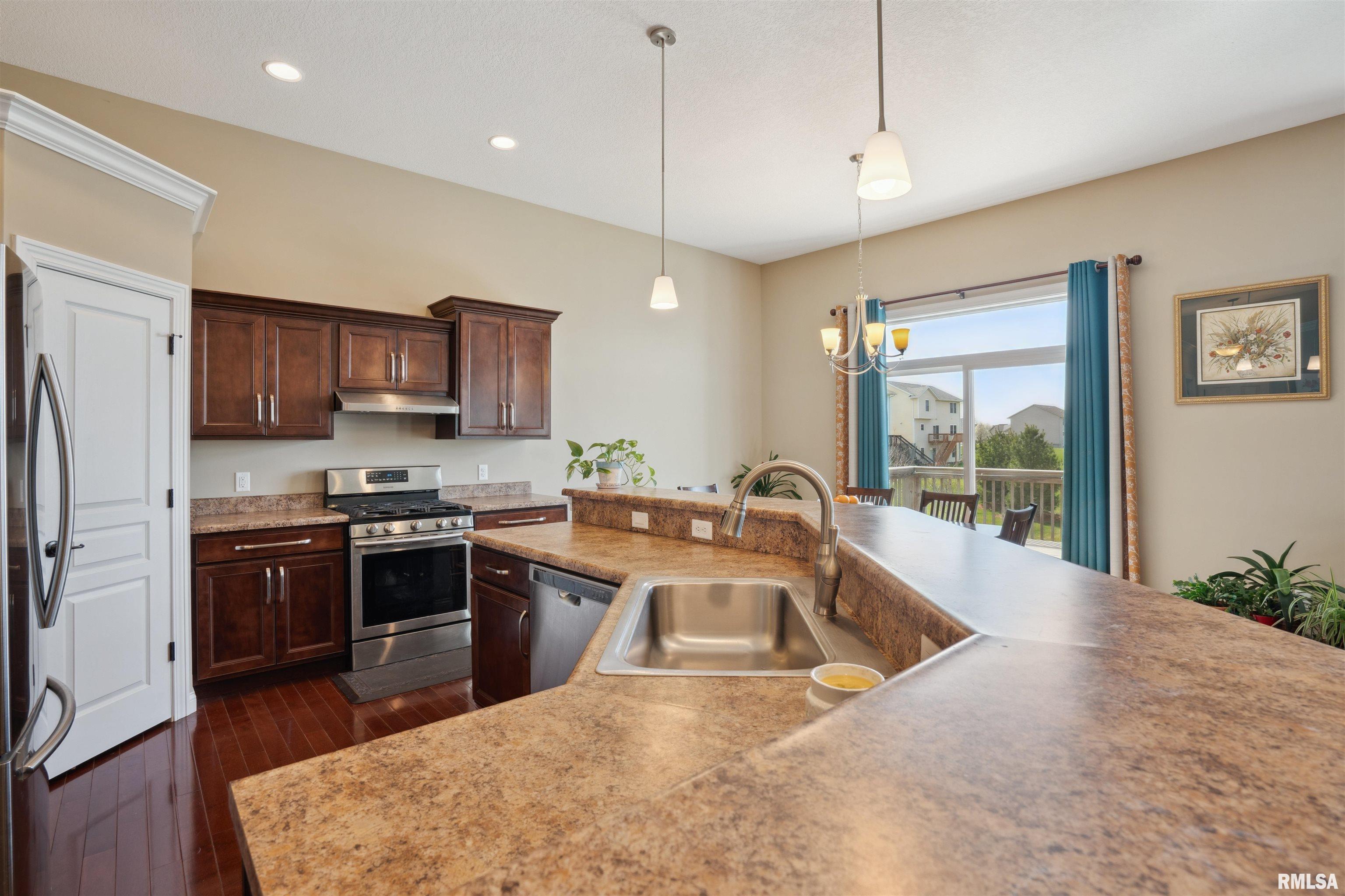 4377 Happiness Lane, Bettendorf, Iowa image 10