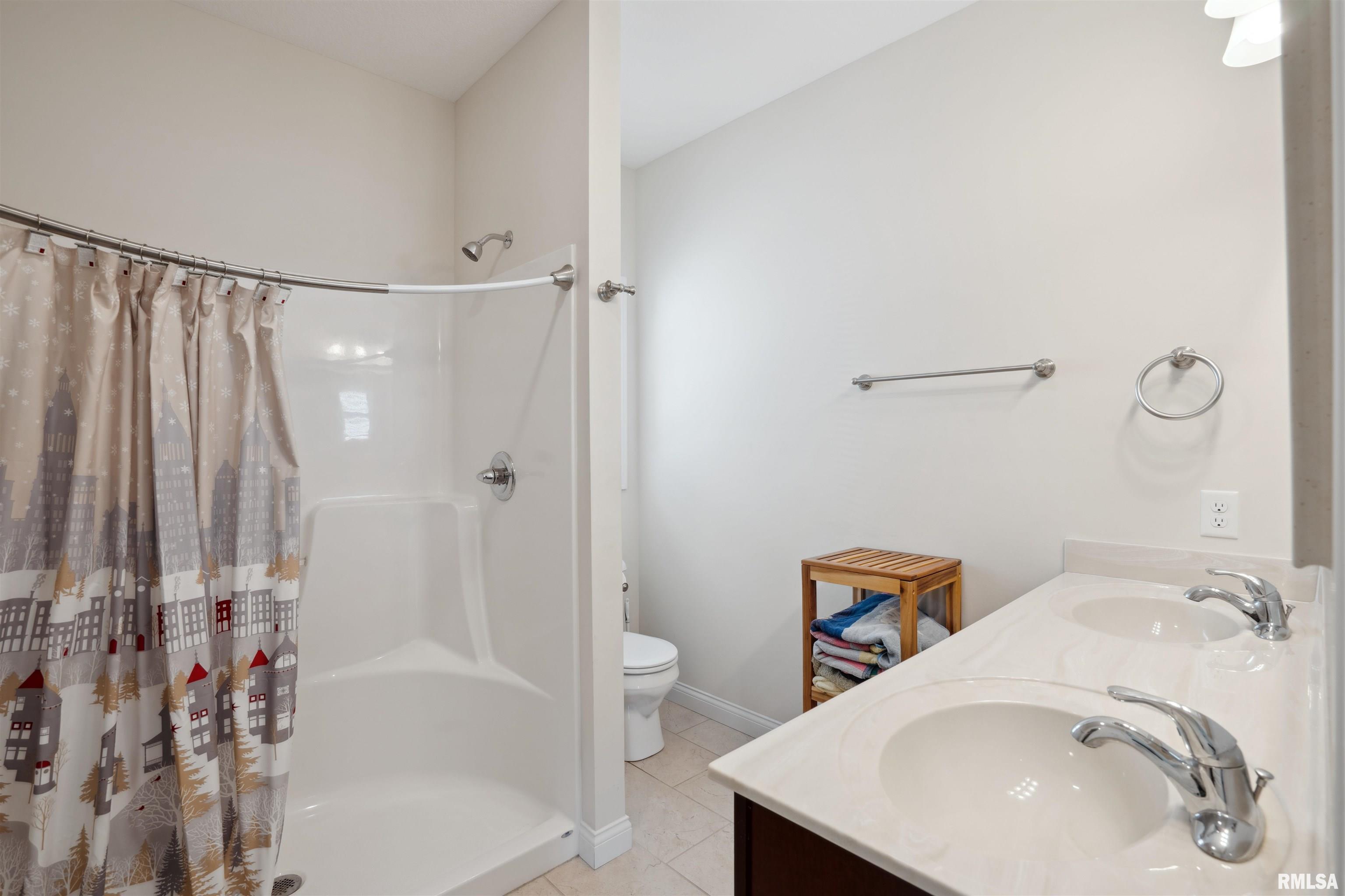 4377 Happiness Lane, Bettendorf, Iowa image 19