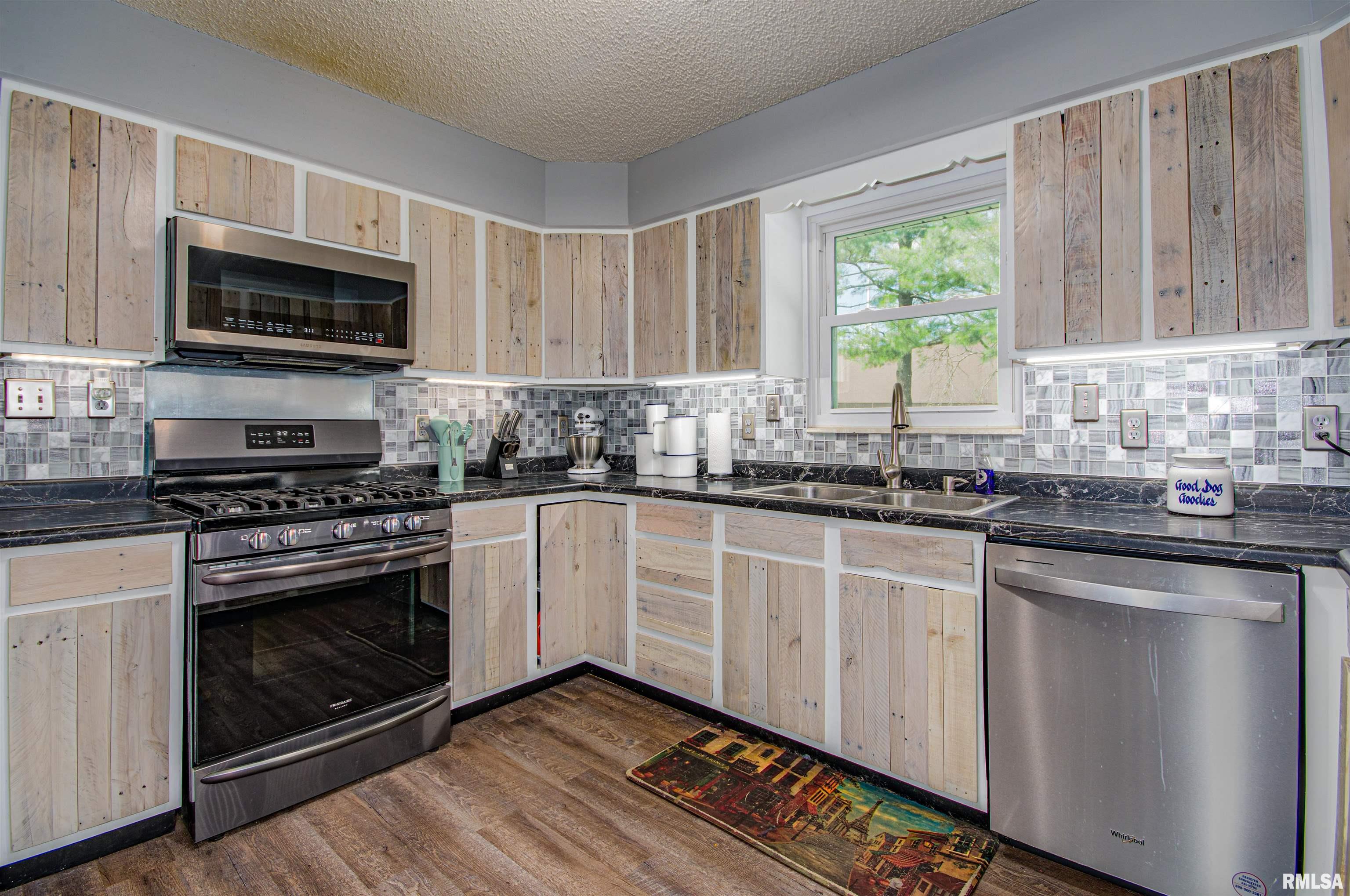 102 Hawthorn Estates, Salem, Illinois image 11
