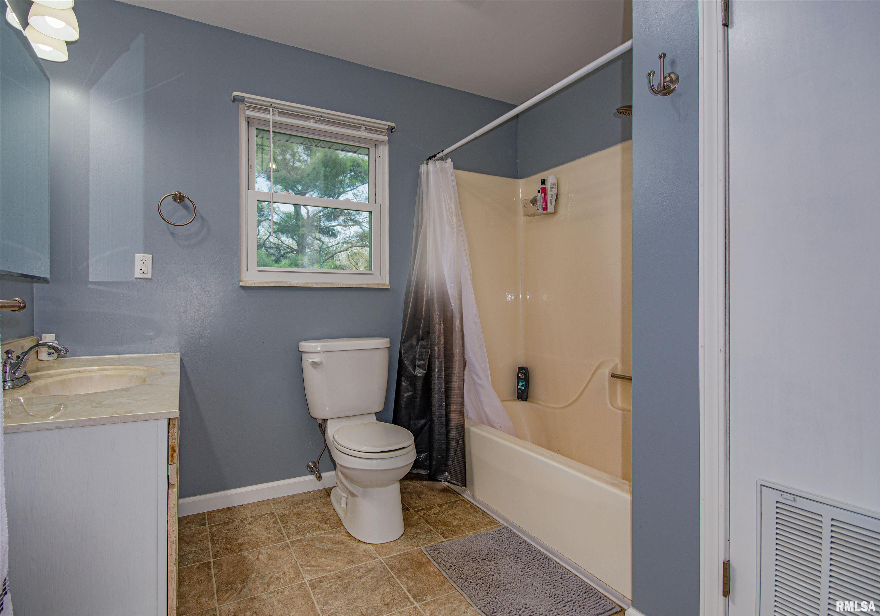 102 Hawthorn Estates, Salem, Illinois image 10