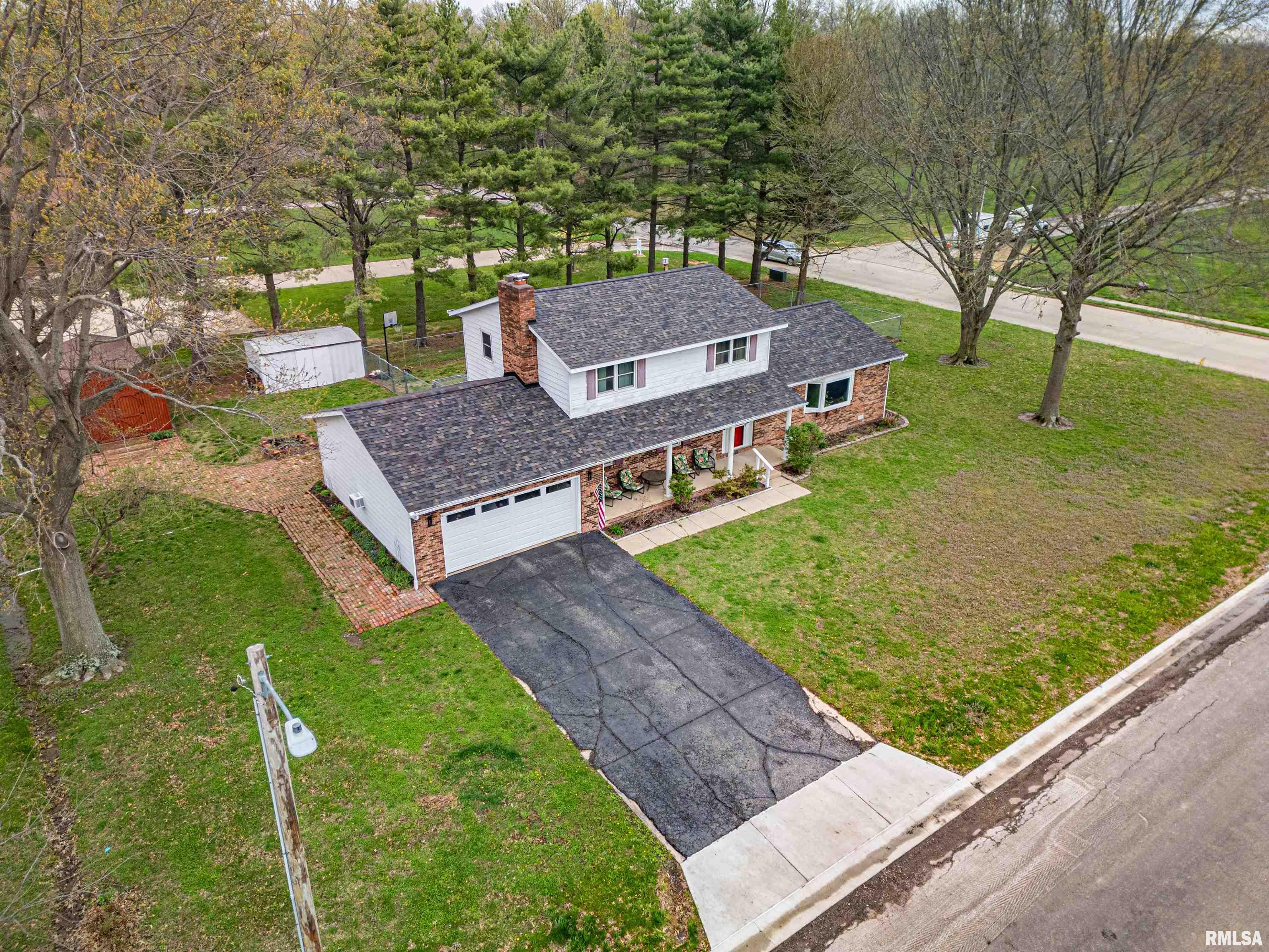 102 Hawthorn Estates, Salem, Illinois image 1