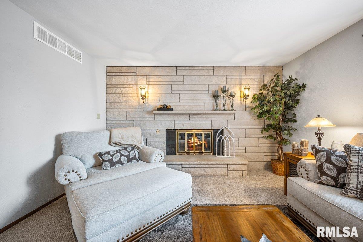 208 N 4th Street, San Jose, Illinois image 4
