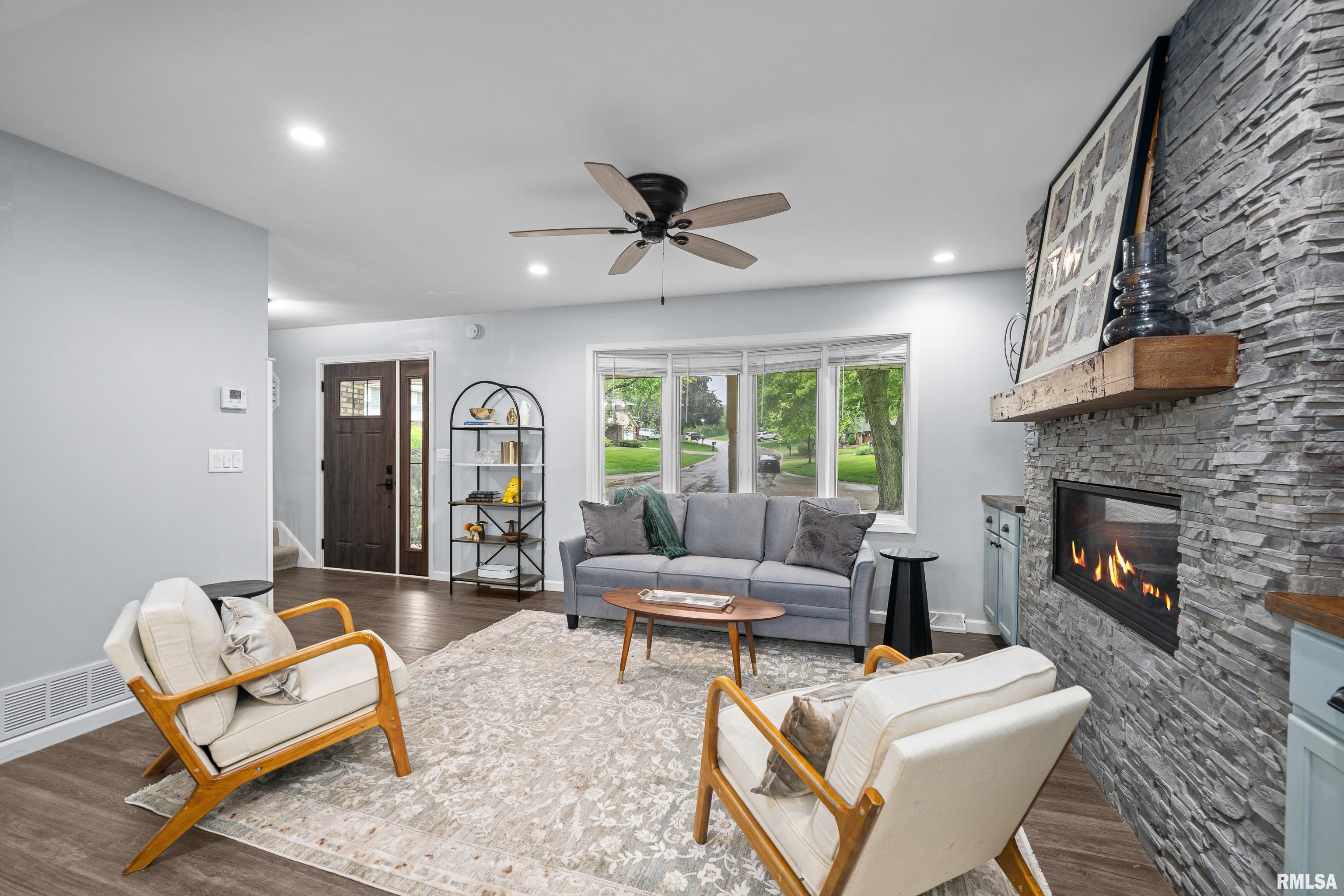 2535 E Dale Court, Bettendorf, Iowa image 3