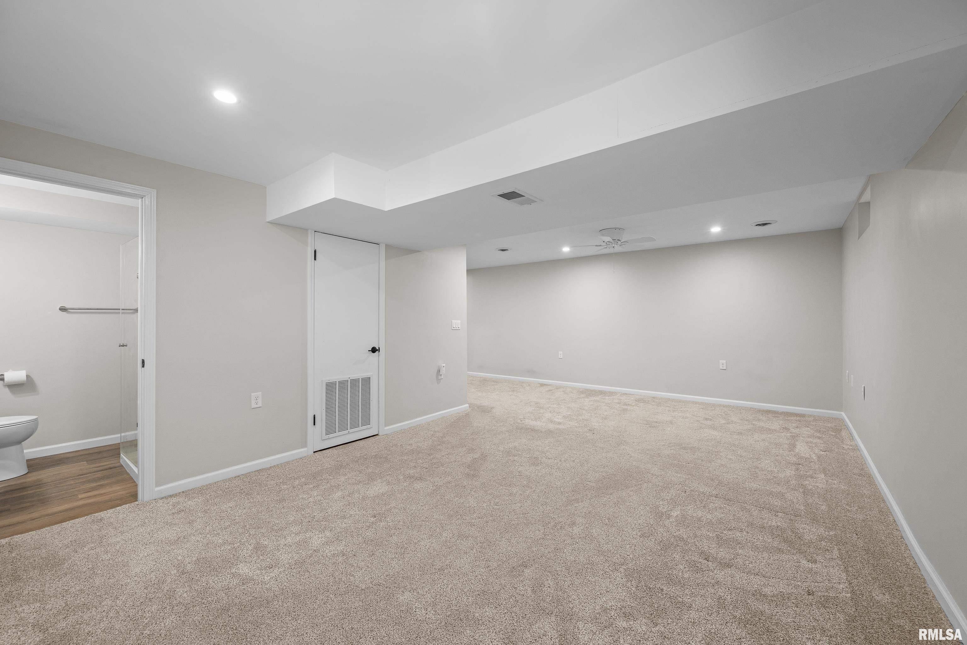 2535 E Dale Court, Bettendorf, Iowa image 38