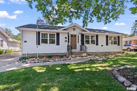 Homes For Sale - 924 Westview Drive<br/> Sangamon County, Springfield, IL 62704