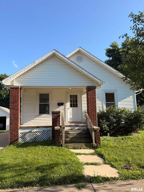 Homes For Sale - 427 W Washington Street<br/> Macomb, IL 61455