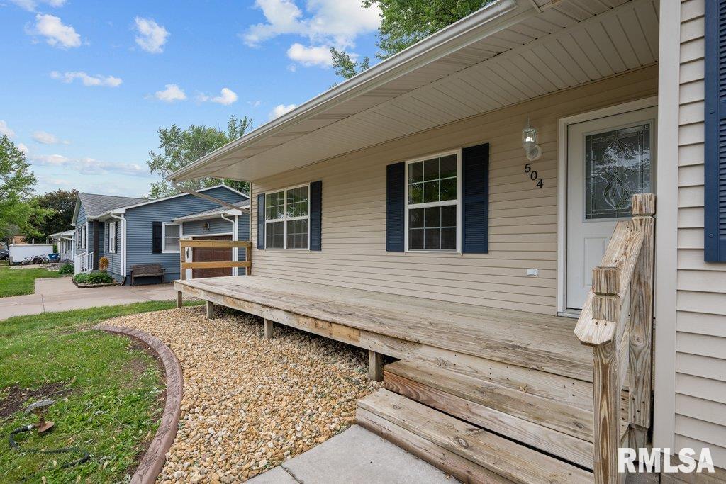 504 N 5th Place, Eldridge, Iowa image 2
