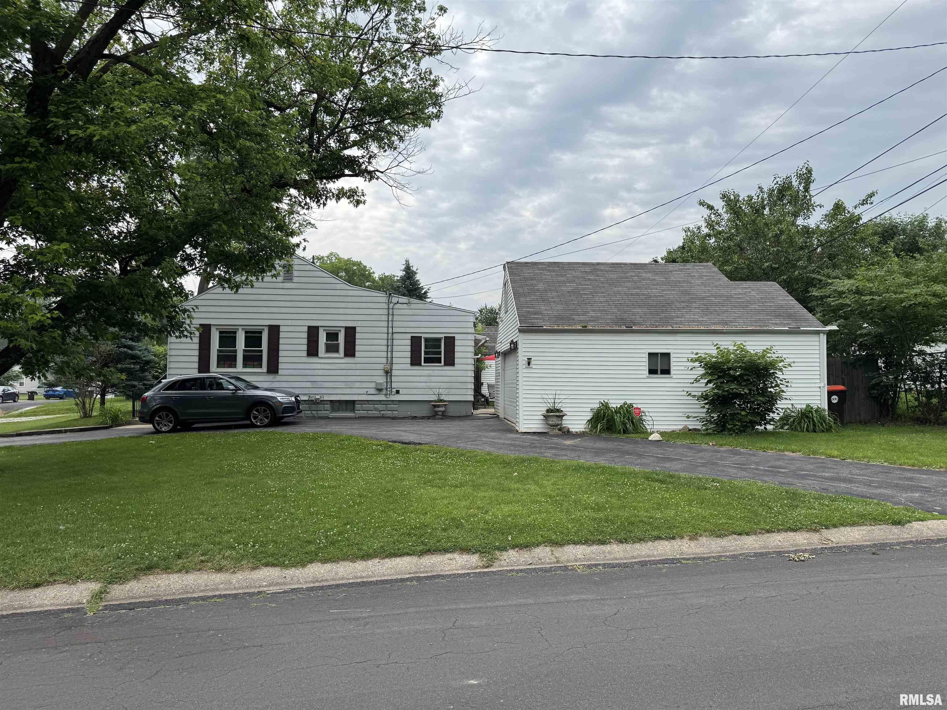 2050 W Wilson Avenue, Peoria, Illinois image 2