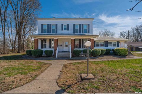 Multifamily For Sale - 705 E Chestnut Street<br/> Mason County, Mason City, IL 62664