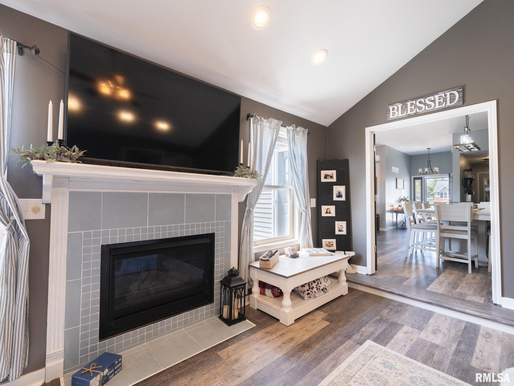 204 Country Drive, Green Valley, Illinois image 23