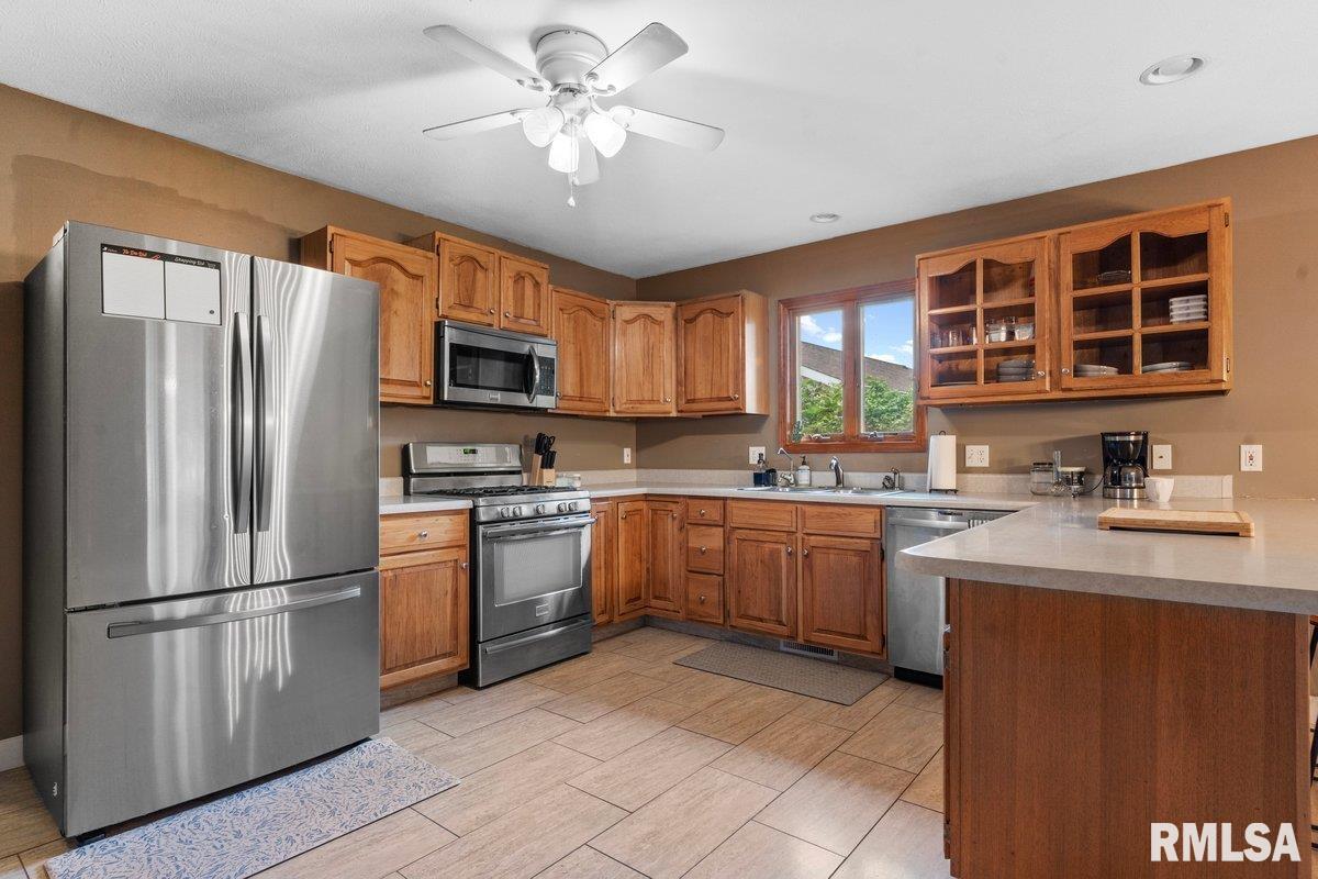 136 Lilac Lane, Chatham, Illinois image 11