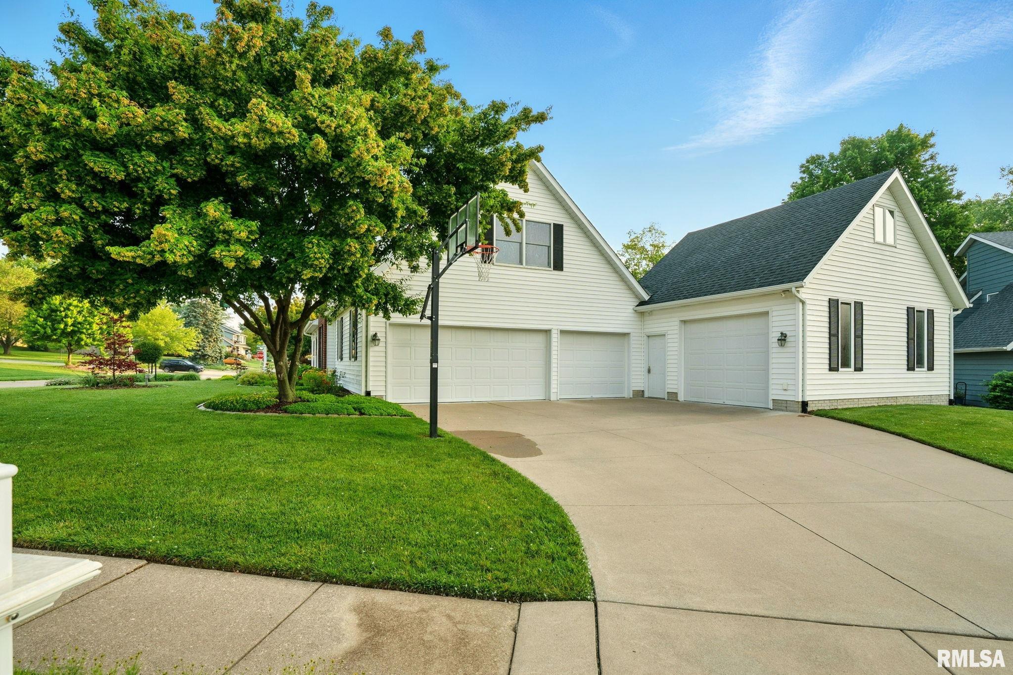 4513 Stone Haven Drive, Bettendorf, Iowa image 47