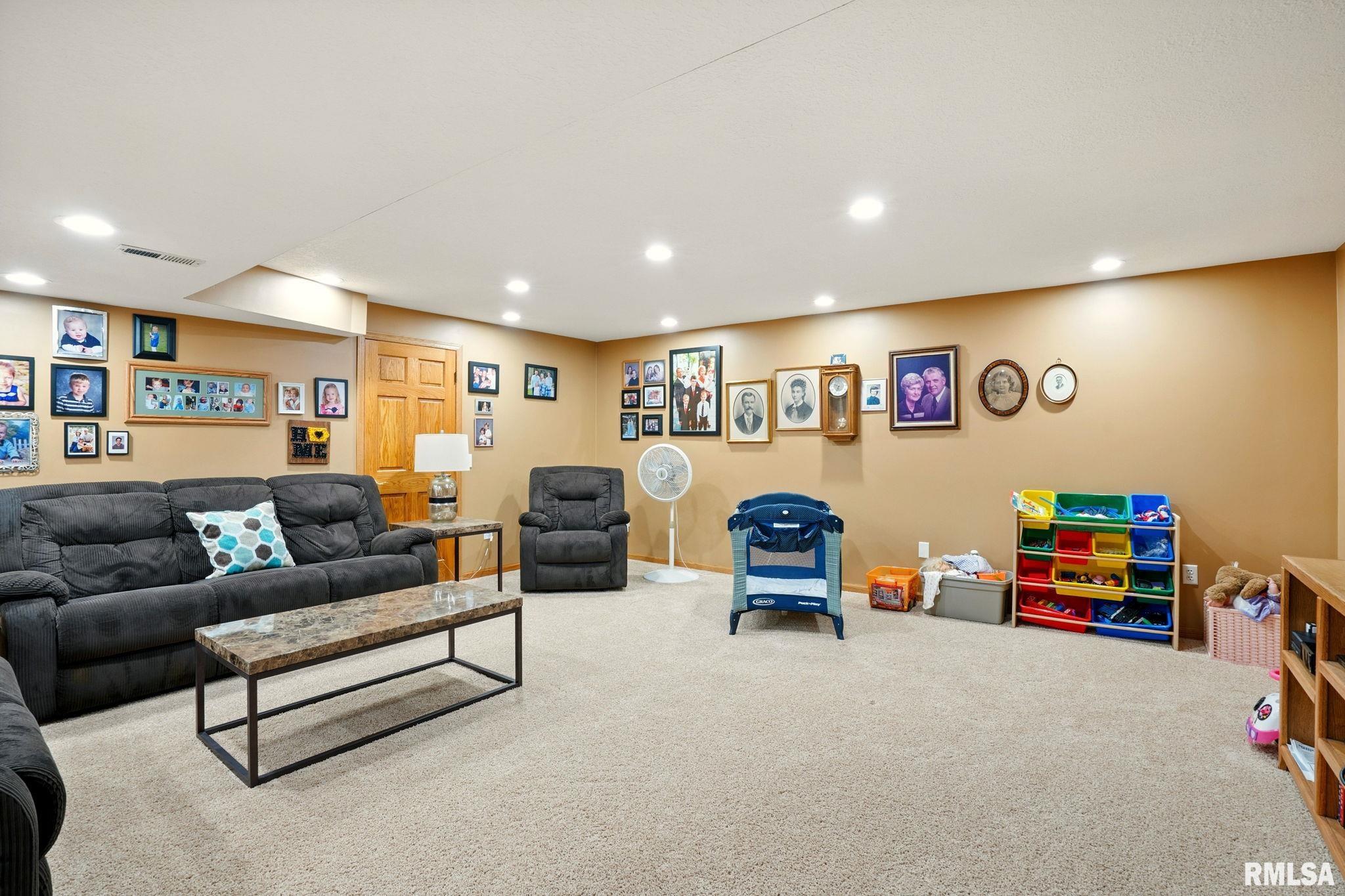 4513 Stone Haven Drive, Bettendorf, Iowa image 34
