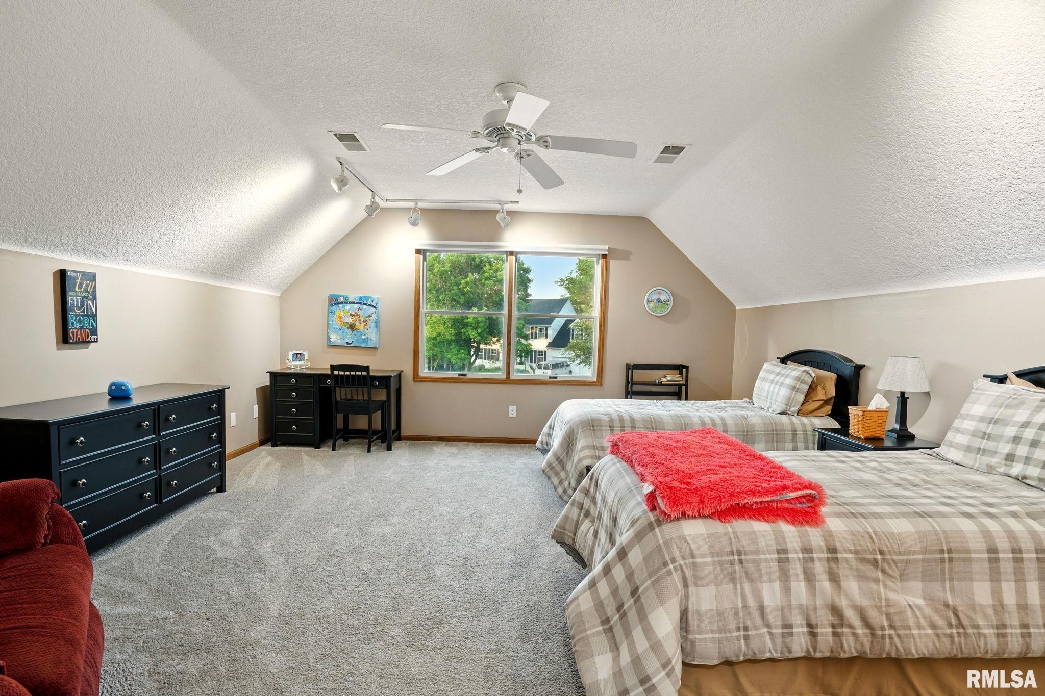 4513 Stone Haven Drive, Bettendorf, Iowa image 25