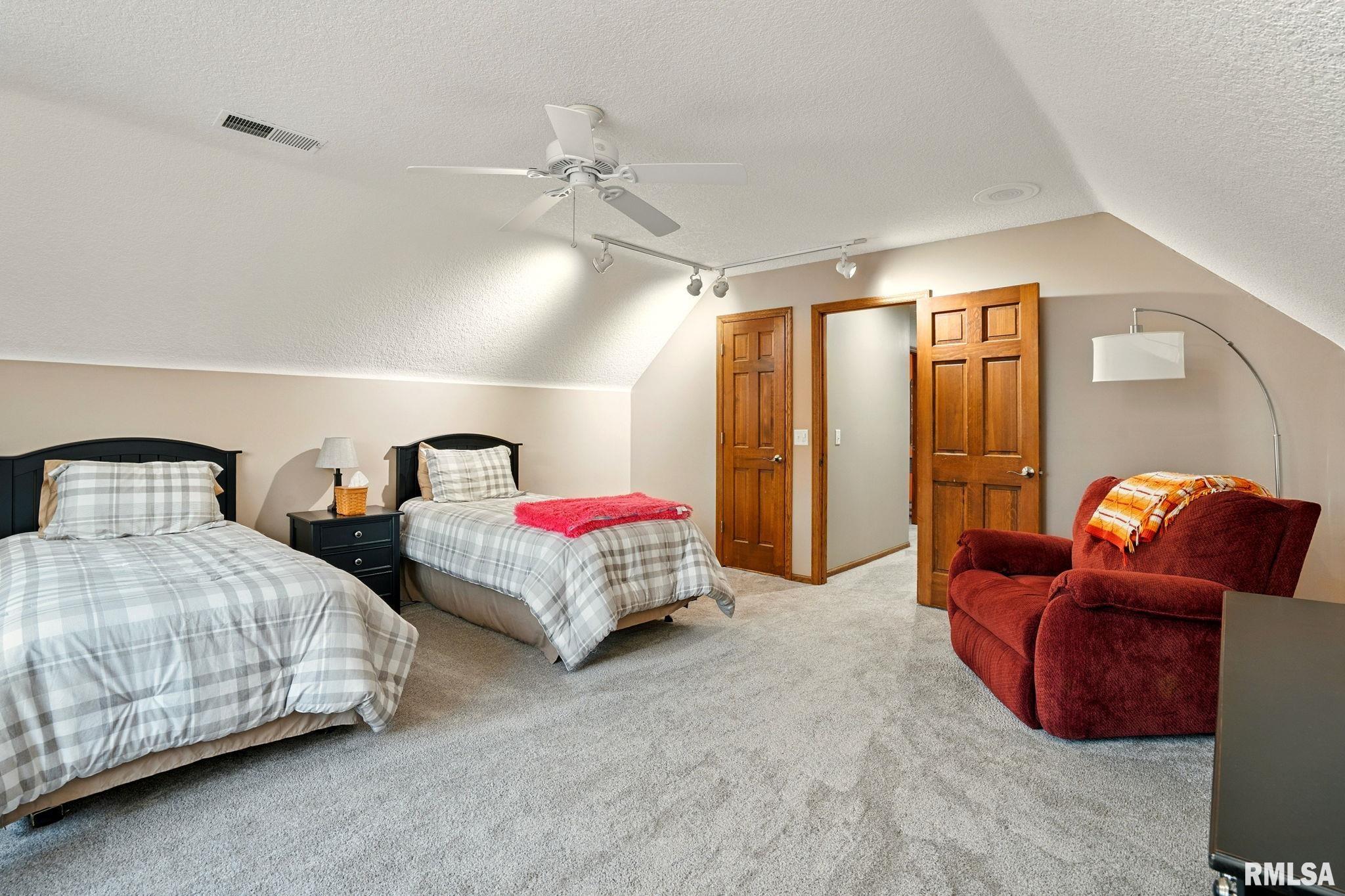 4513 Stone Haven Drive, Bettendorf, Iowa image 24